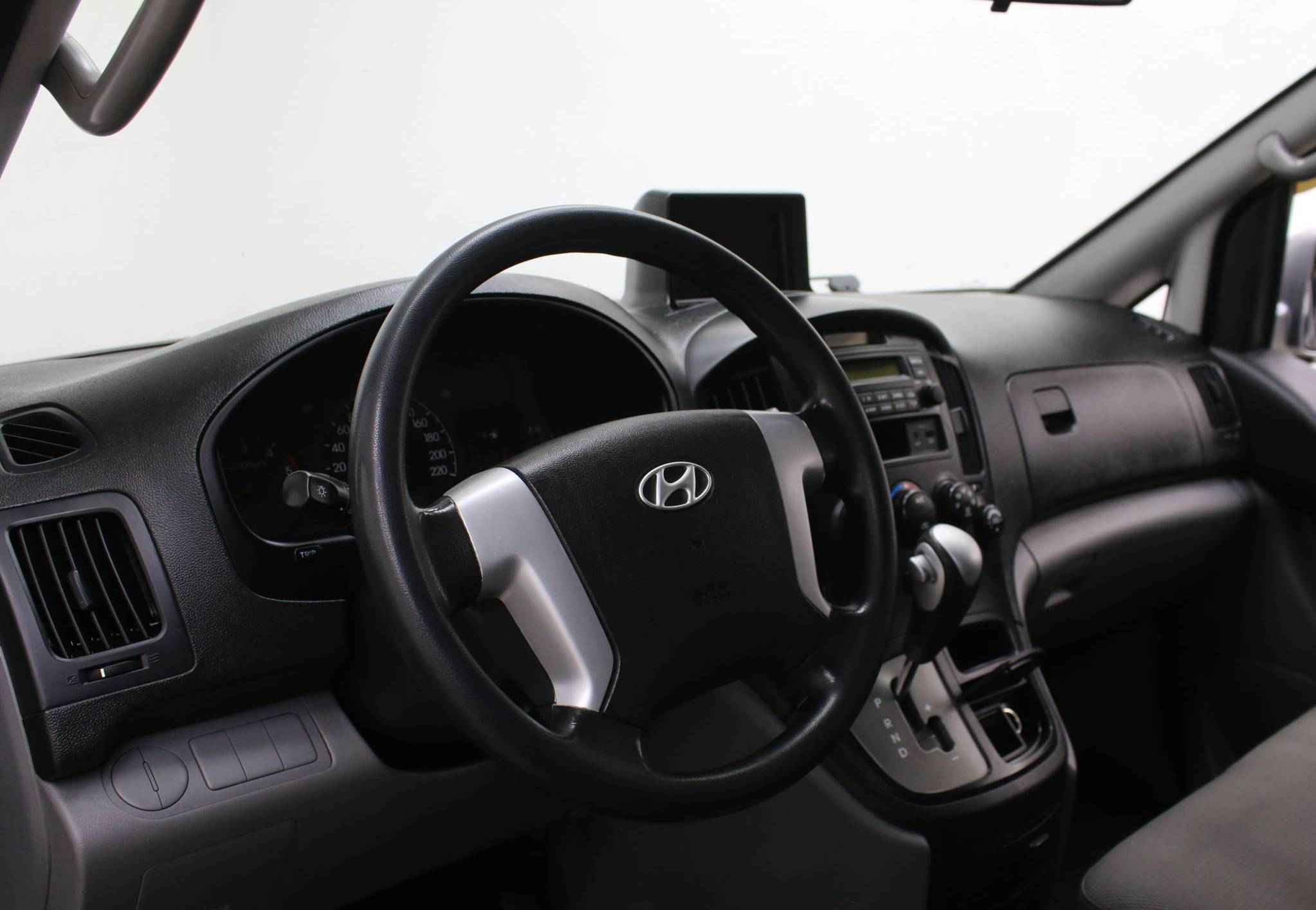 Hyundai Grand Starex, I