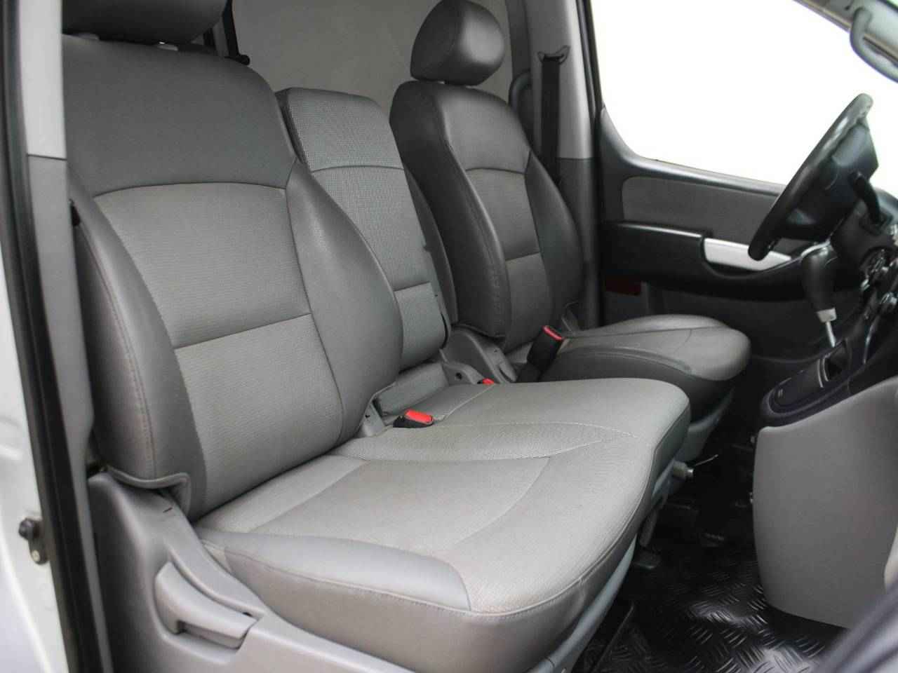 Hyundai Grand Starex, I