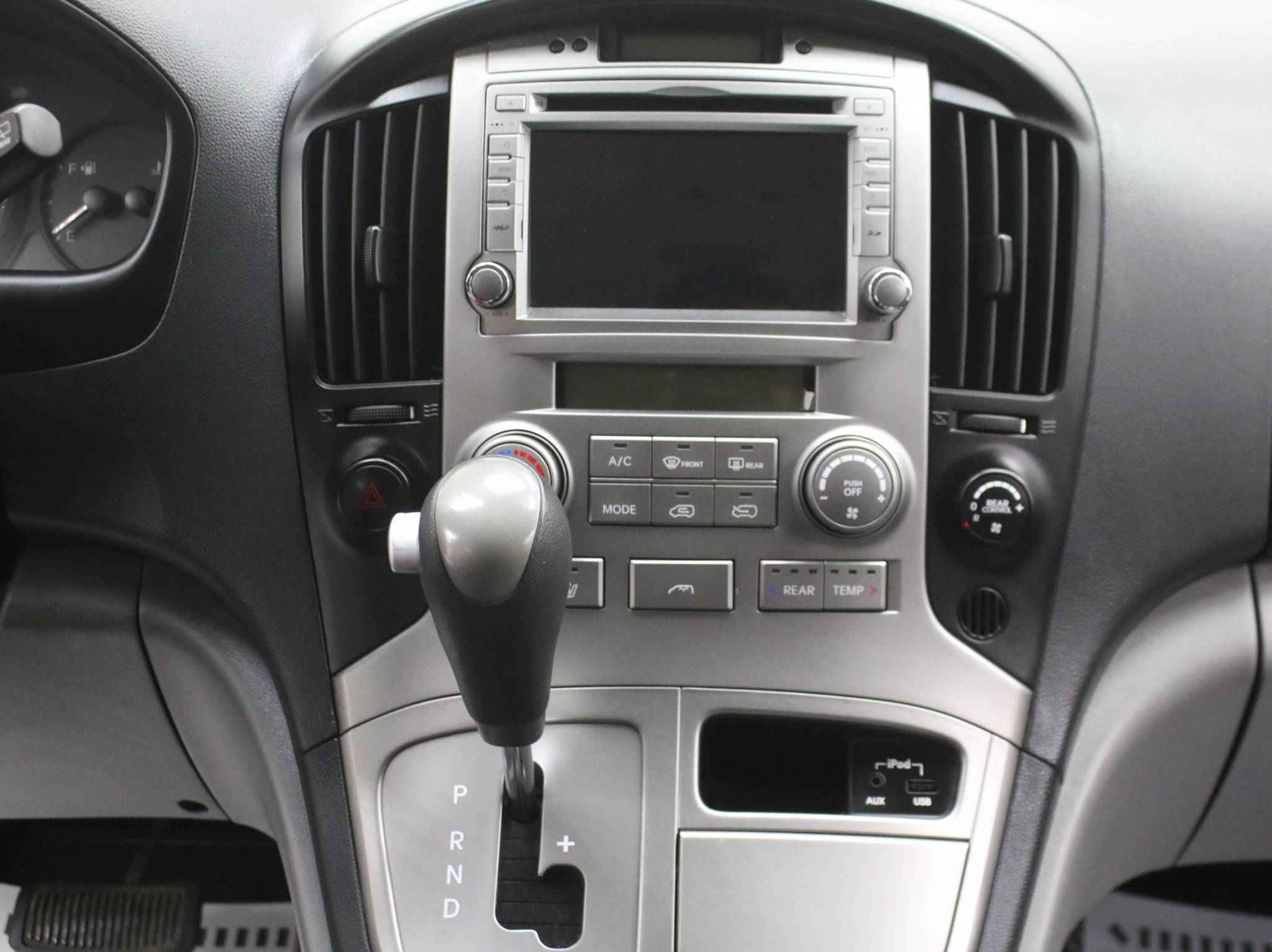 Hyundai Grand Starex, I