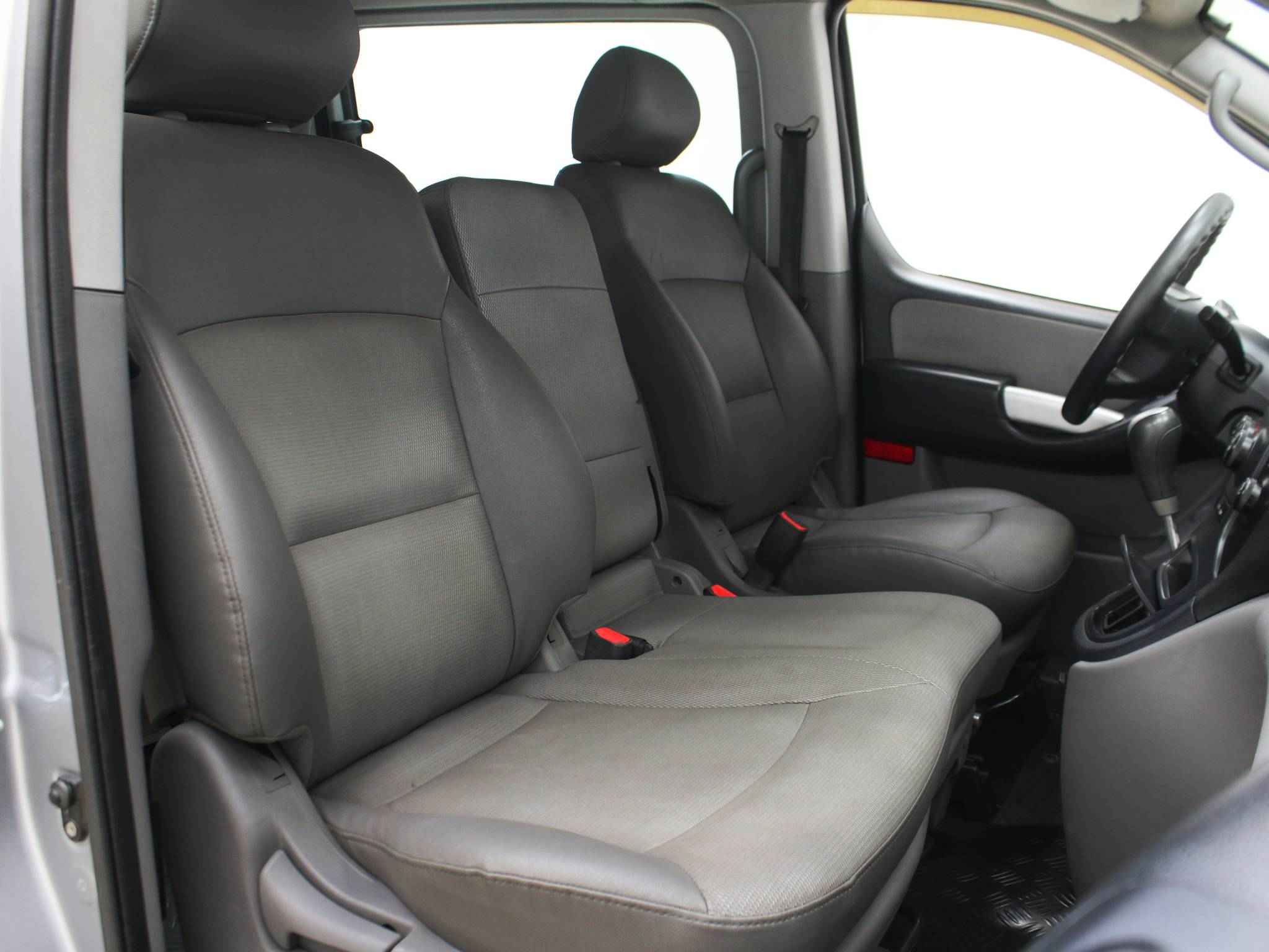 Hyundai Grand Starex, I