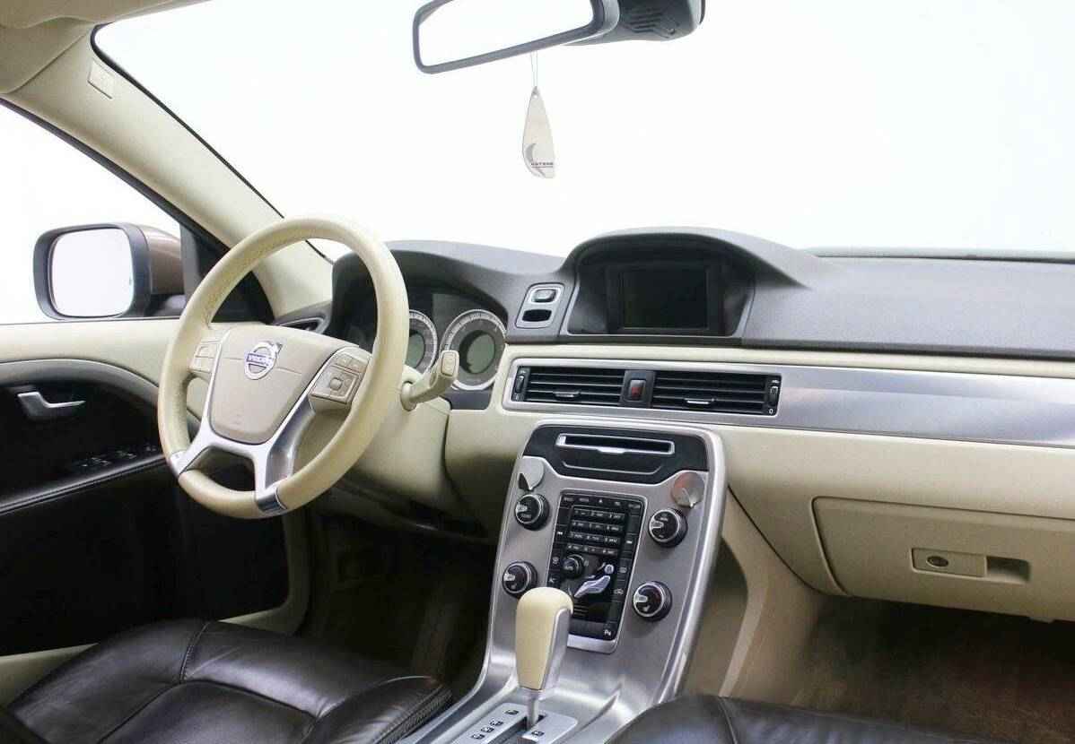 Volvo XC70, II
