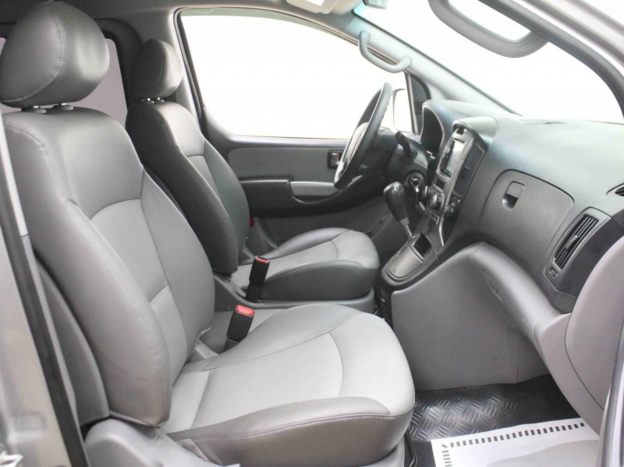 Hyundai Grand Starex, I