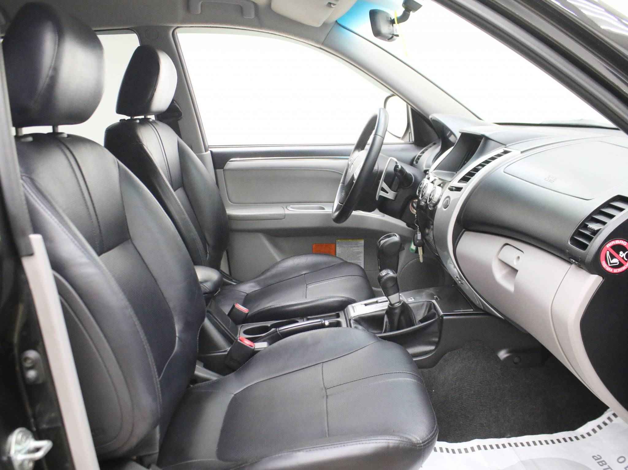 Mitsubishi Pajero Sport, II