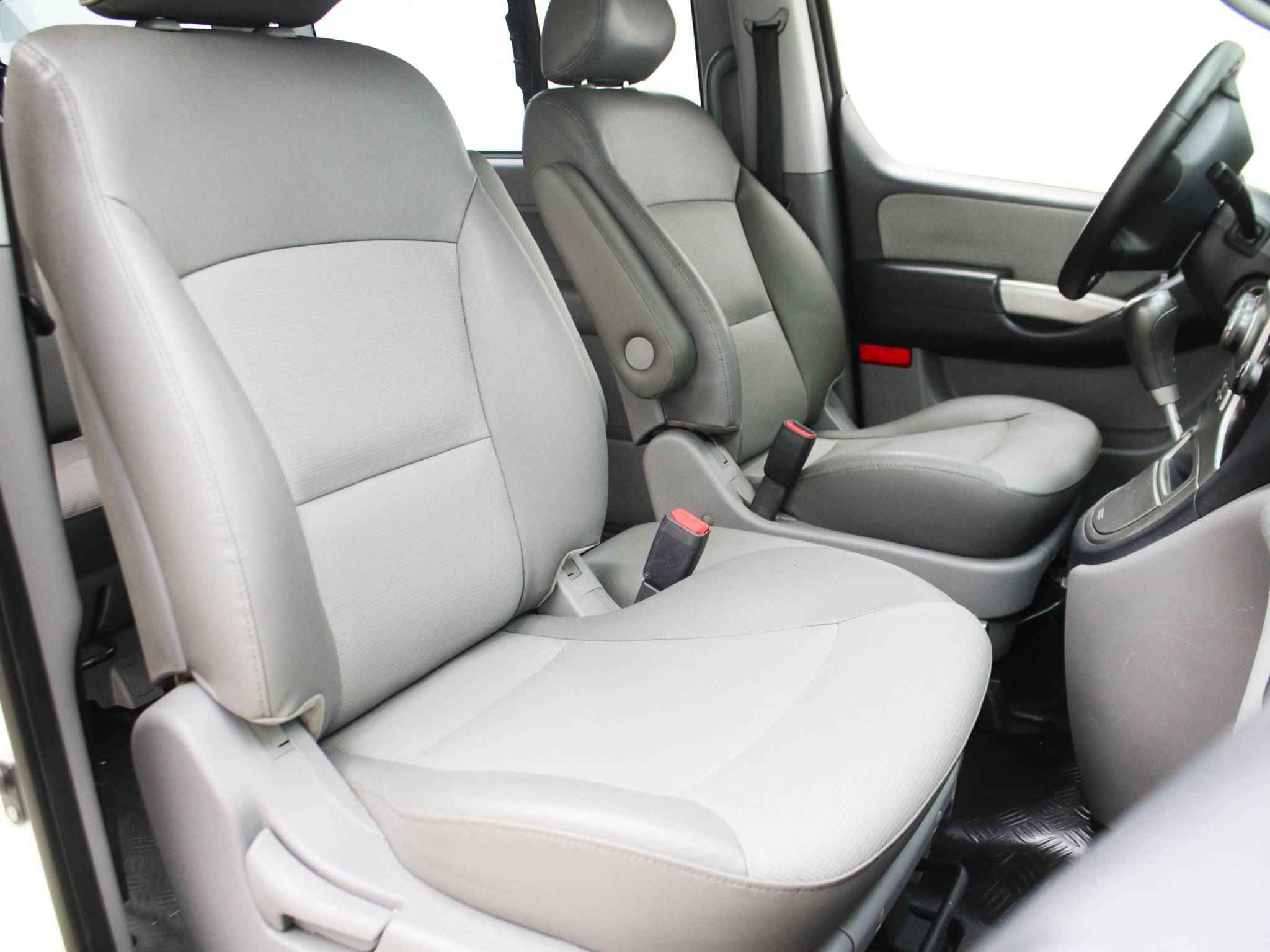 Hyundai Grand Starex, I