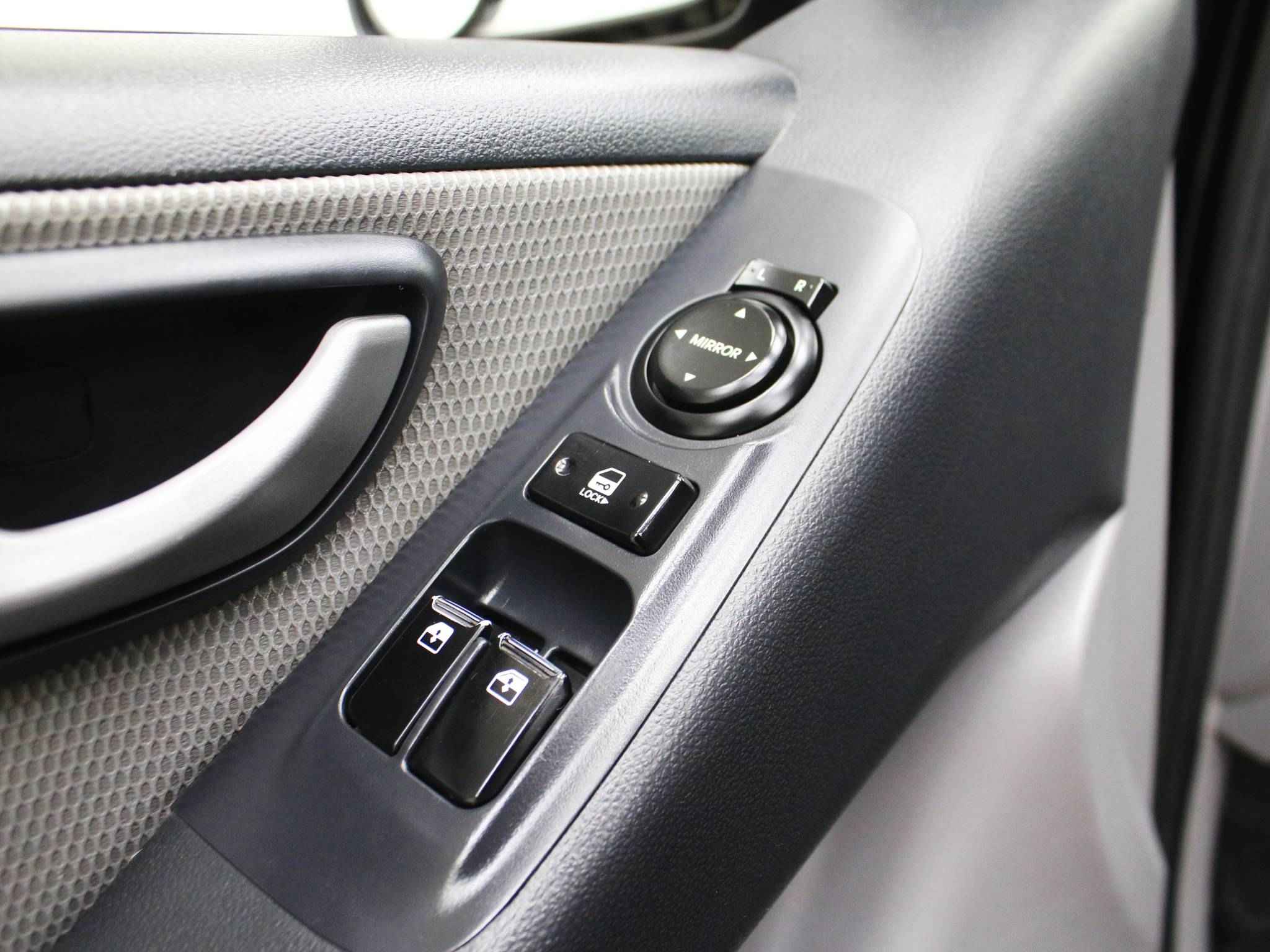 Hyundai Grand Starex, I