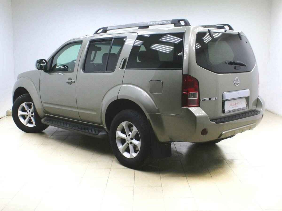 Nissan Pathfinder, III