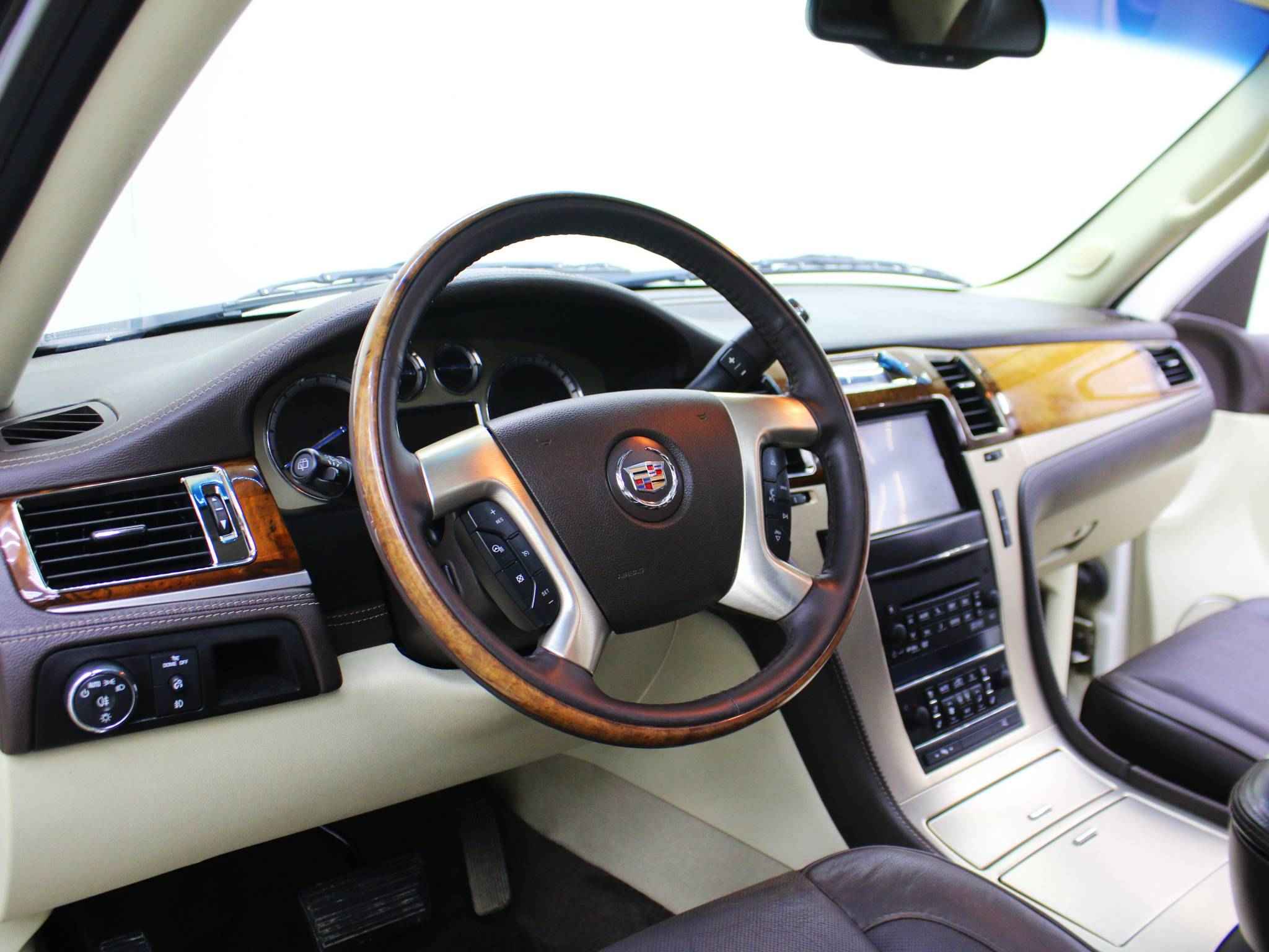 Cadillac Escalade, III