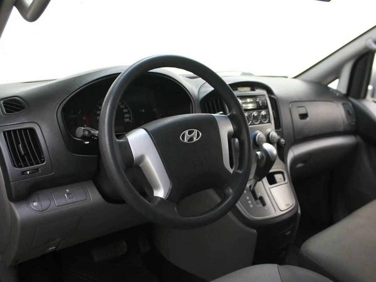 Hyundai Grand Starex, I