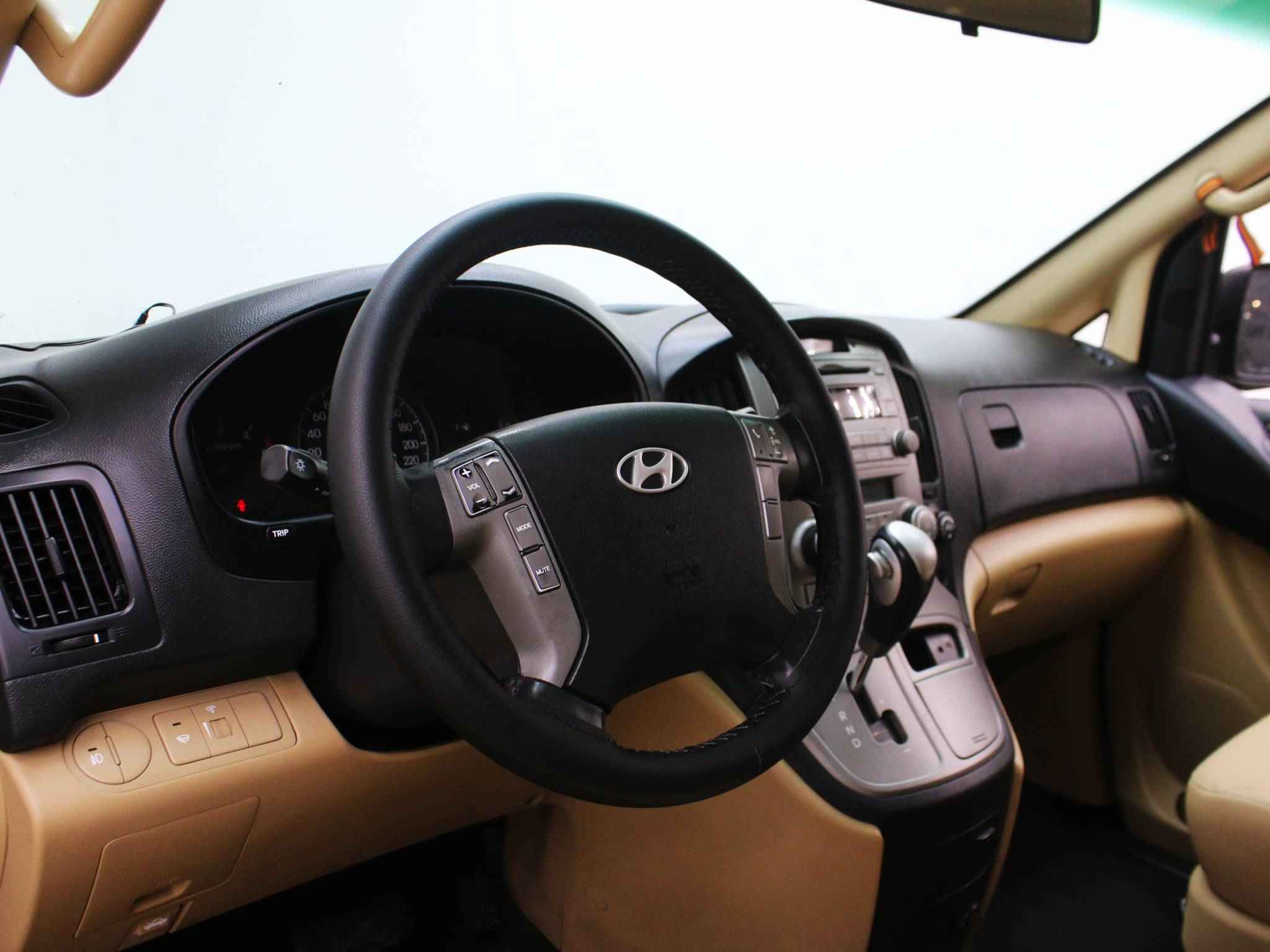 Hyundai Grand Starex, I