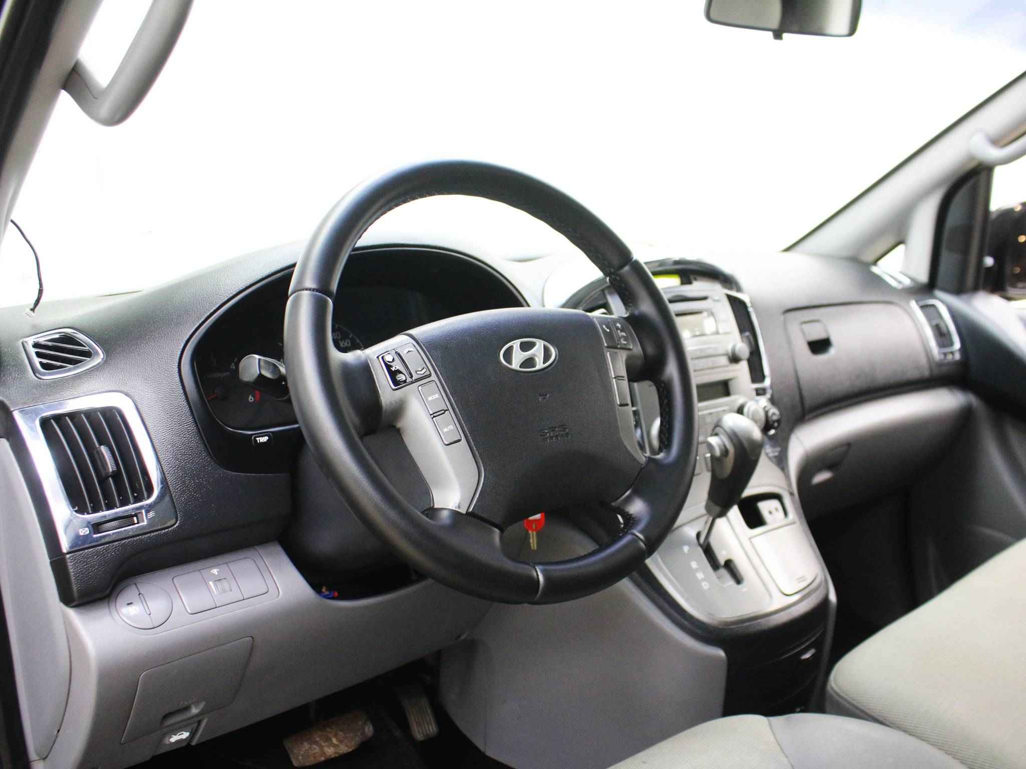 Hyundai Grand Starex, I