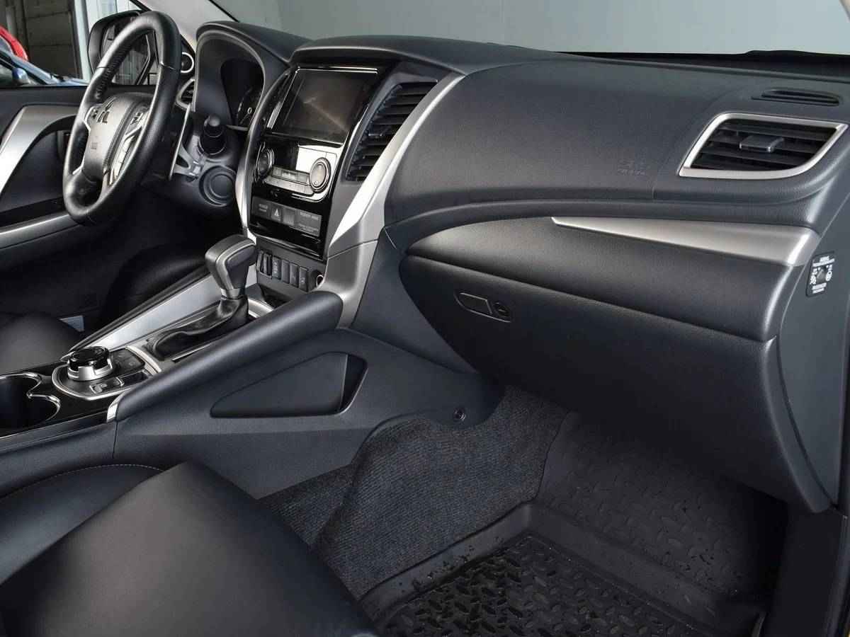 Mitsubishi Pajero Sport, III