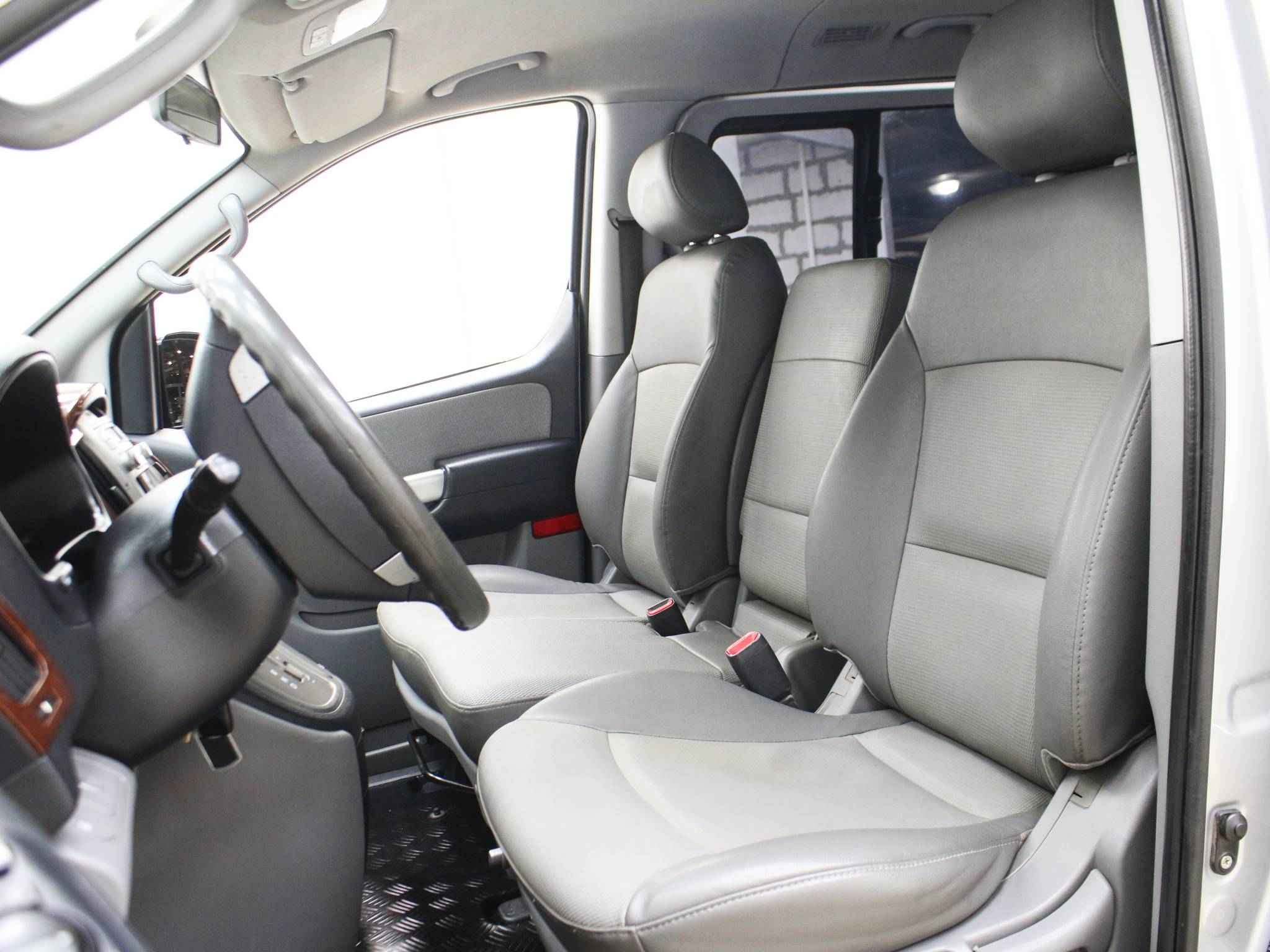 Hyundai Grand Starex, I