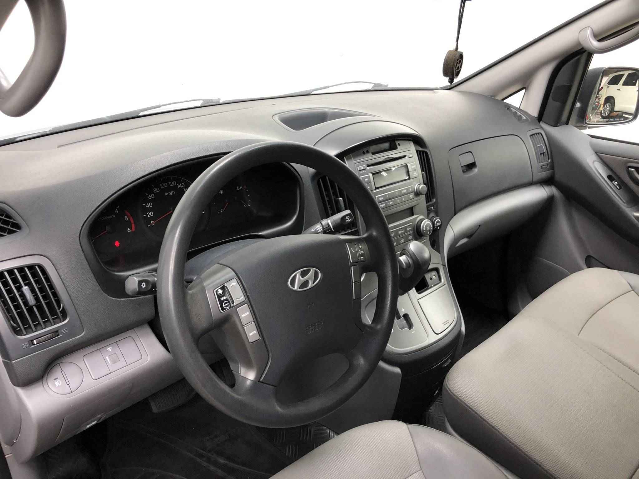 Hyundai Grand Starex, I