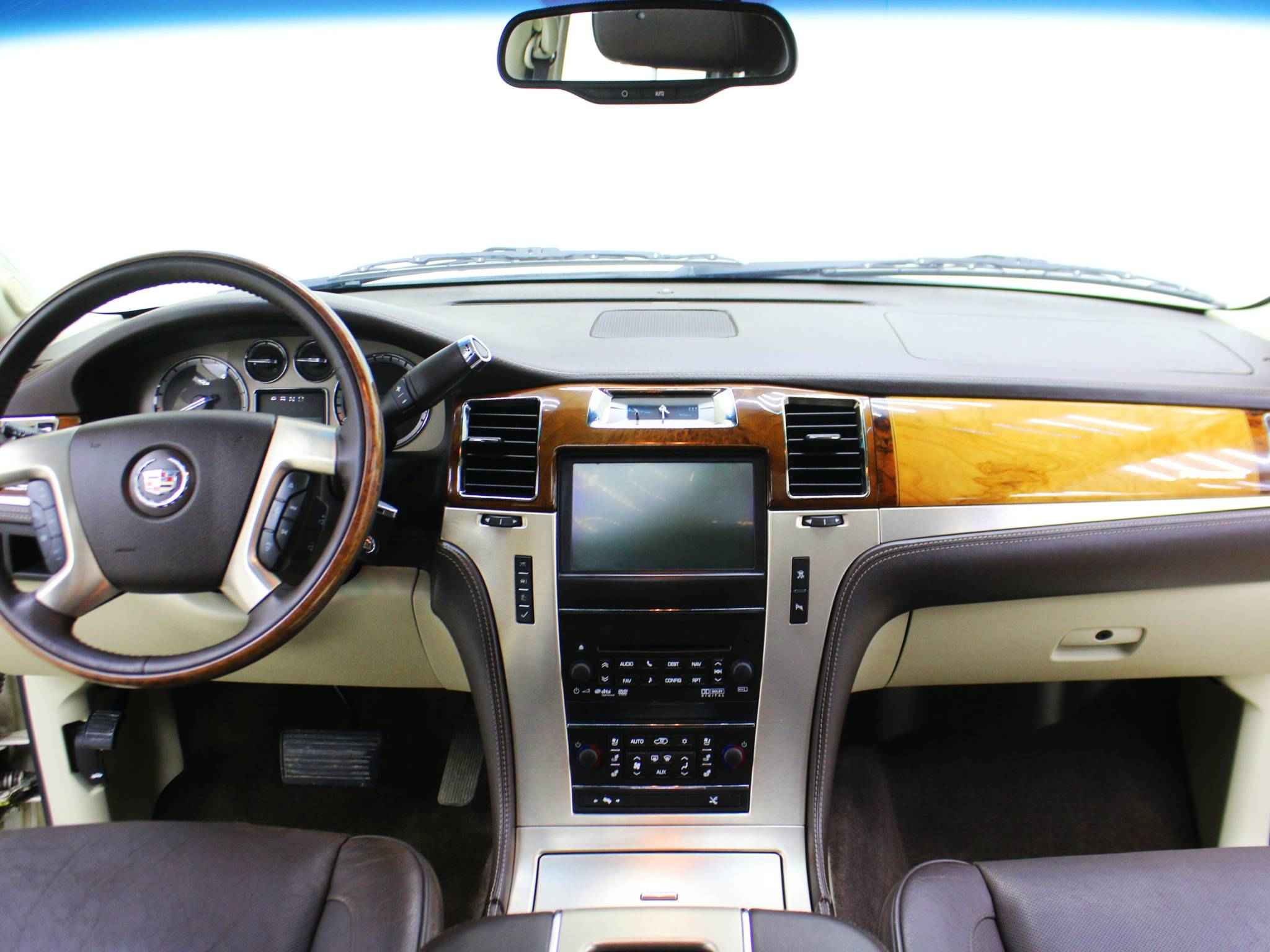 Cadillac Escalade, III