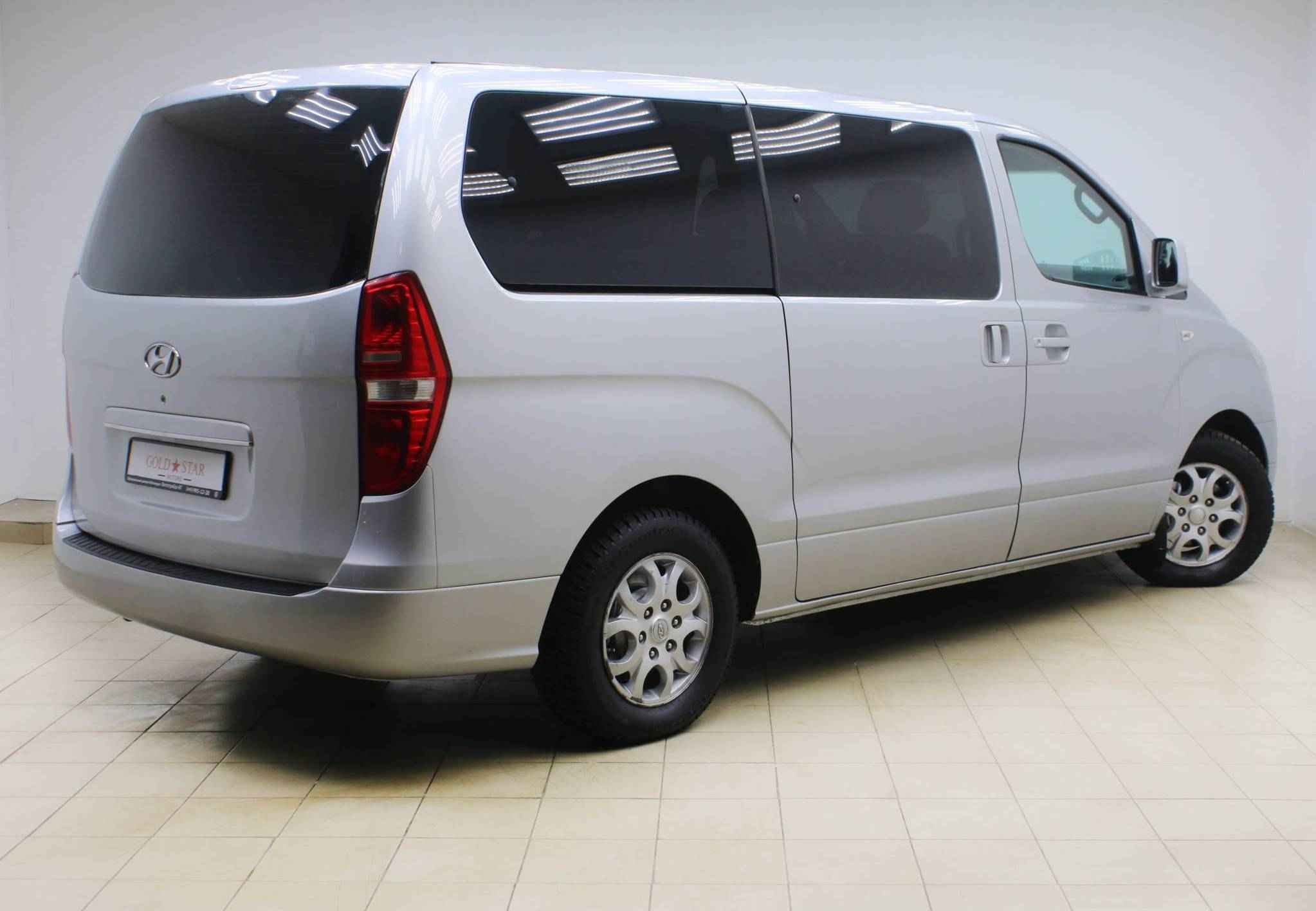 Hyundai Grand Starex, I