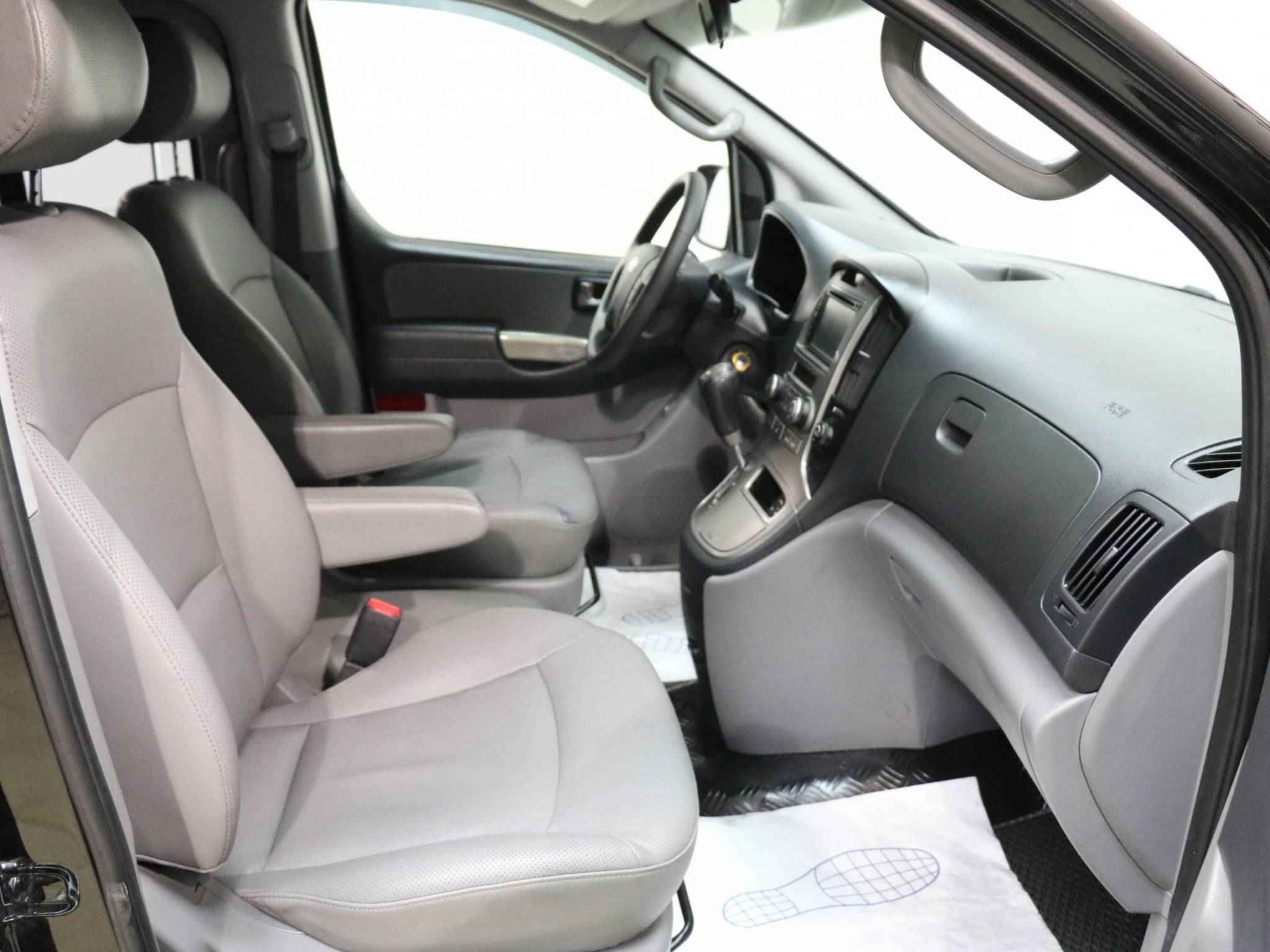 Hyundai Grand Starex, I