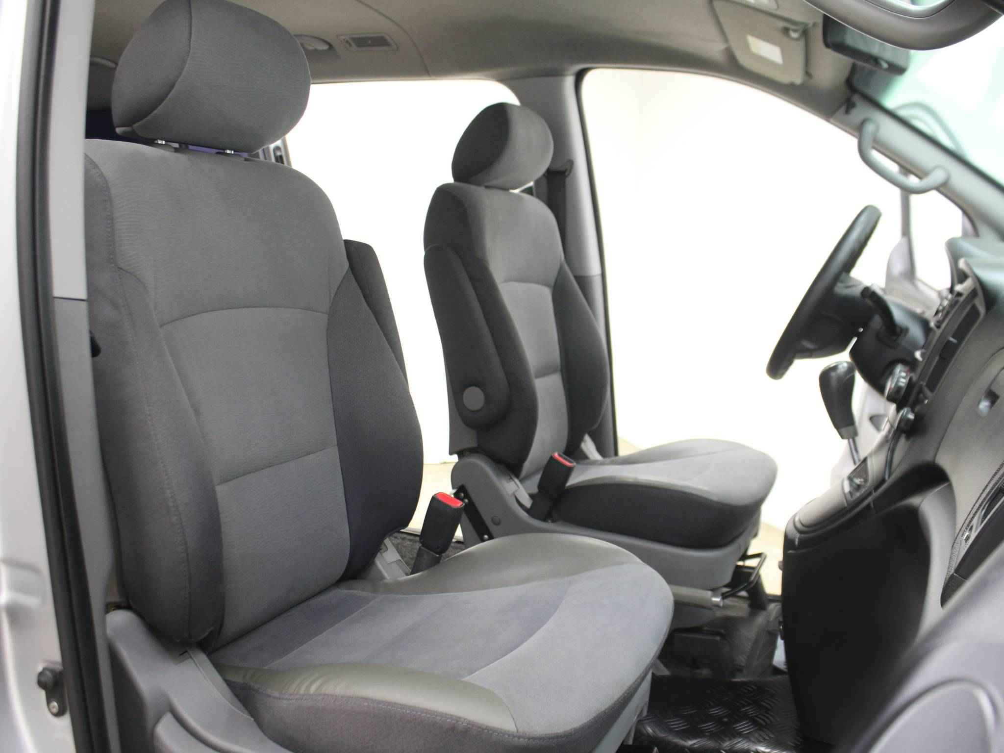 Hyundai Grand Starex, I