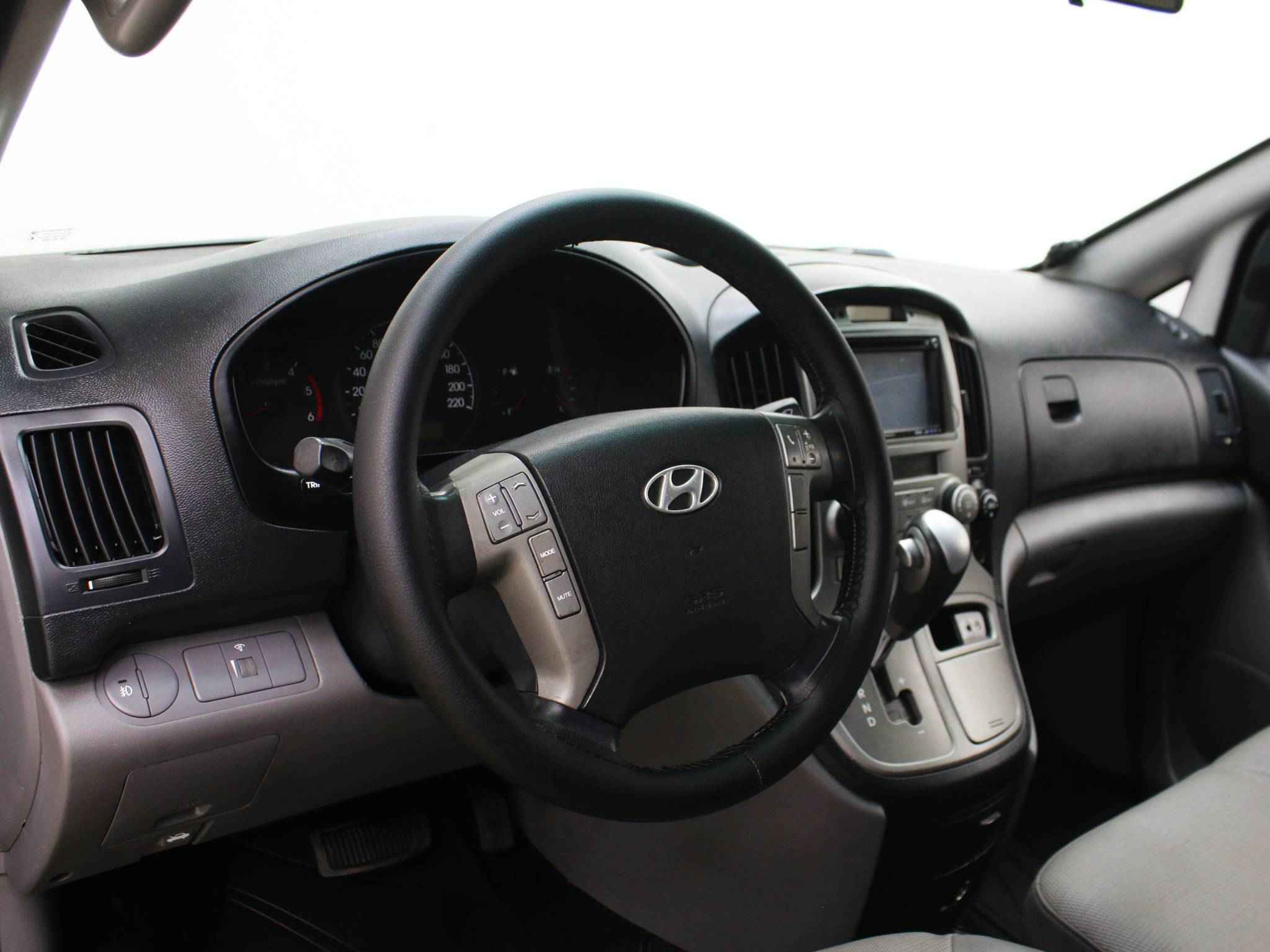 Hyundai Grand Starex, I