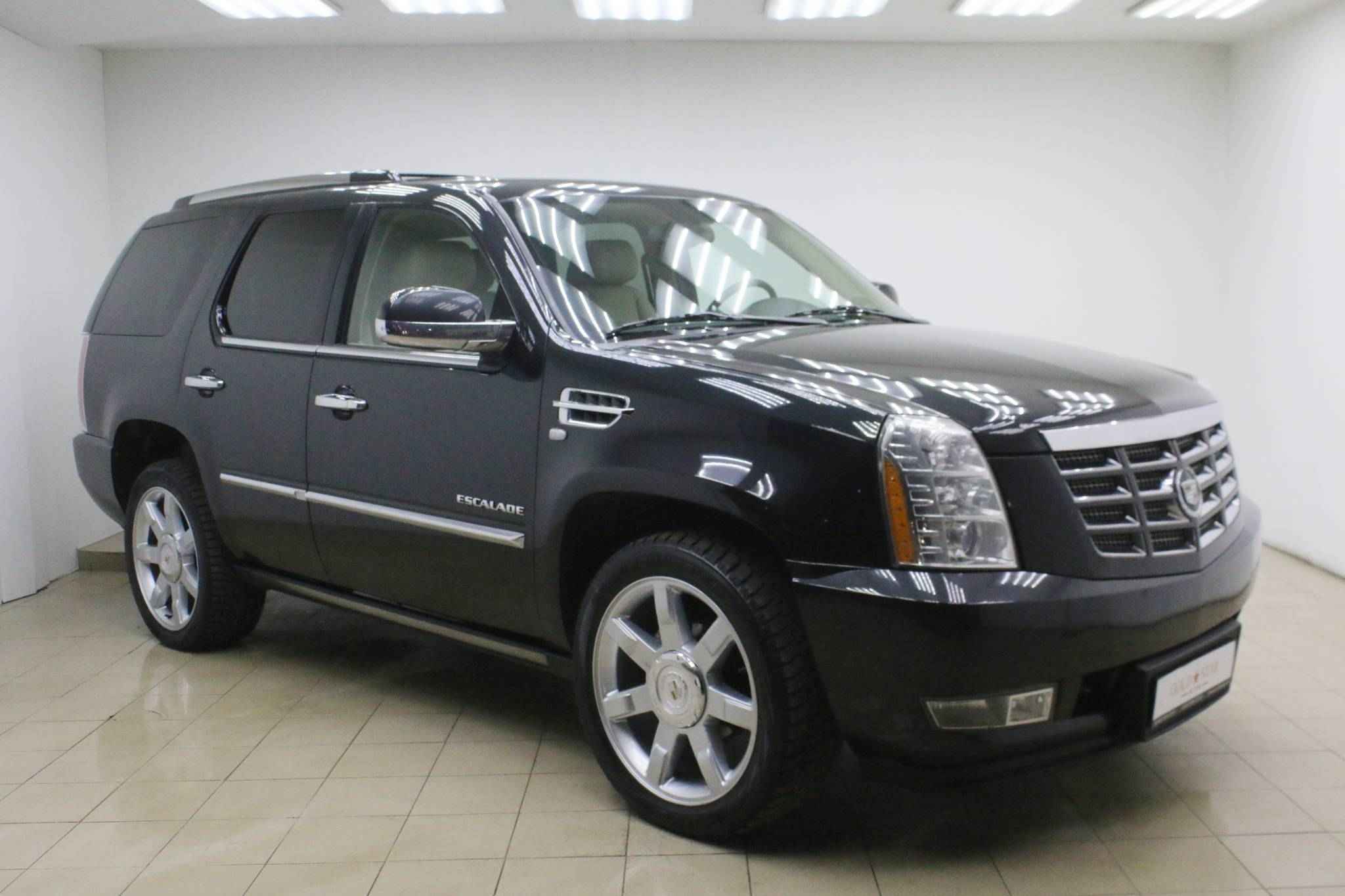 Cadillac Escalade, III