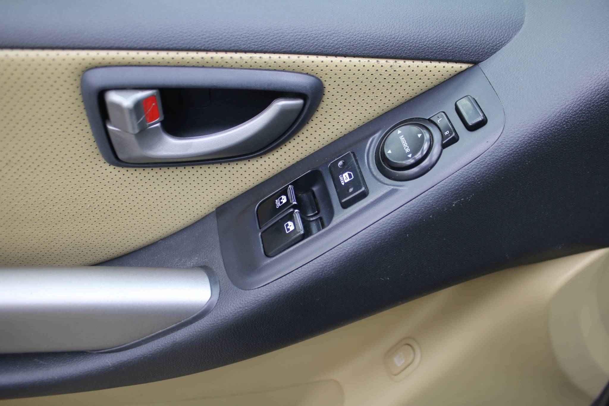 Hyundai Grand Starex, I