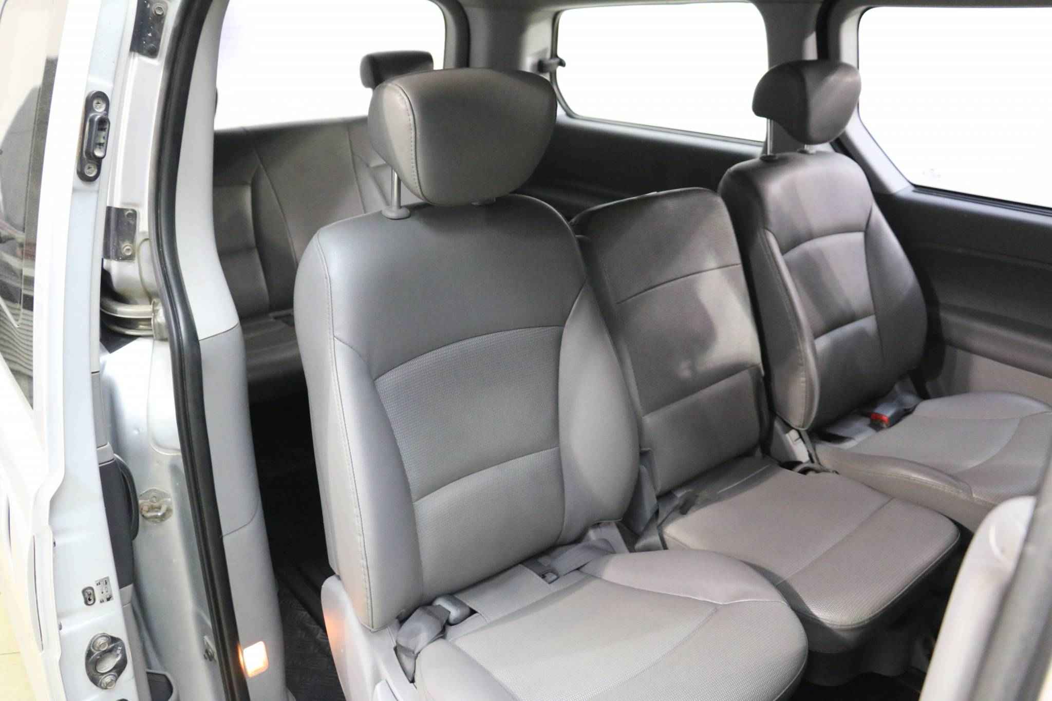 Hyundai Grand Starex, I