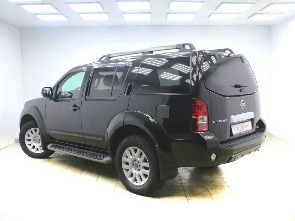 Nissan Pathfinder, III