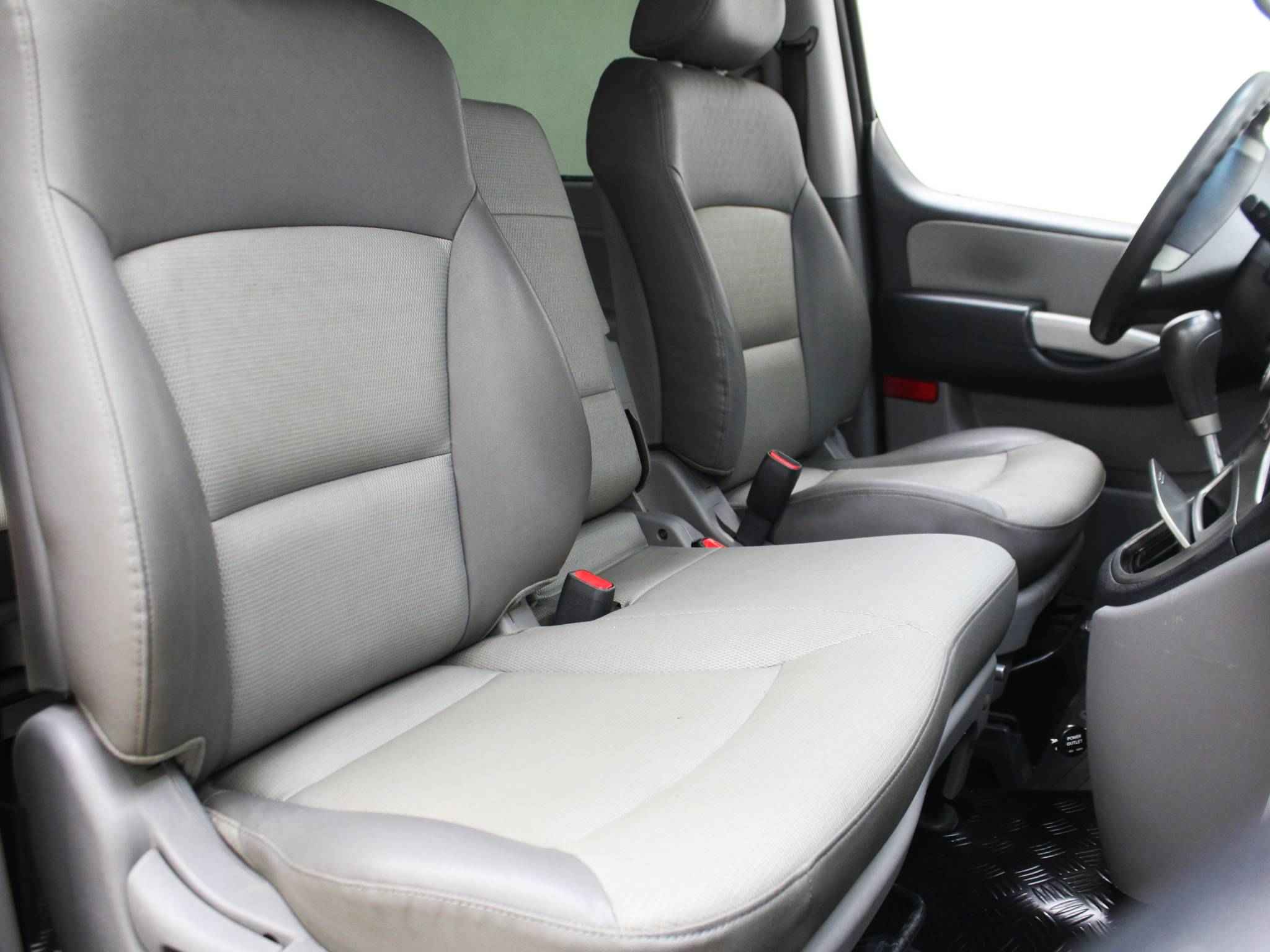 Hyundai Grand Starex, I