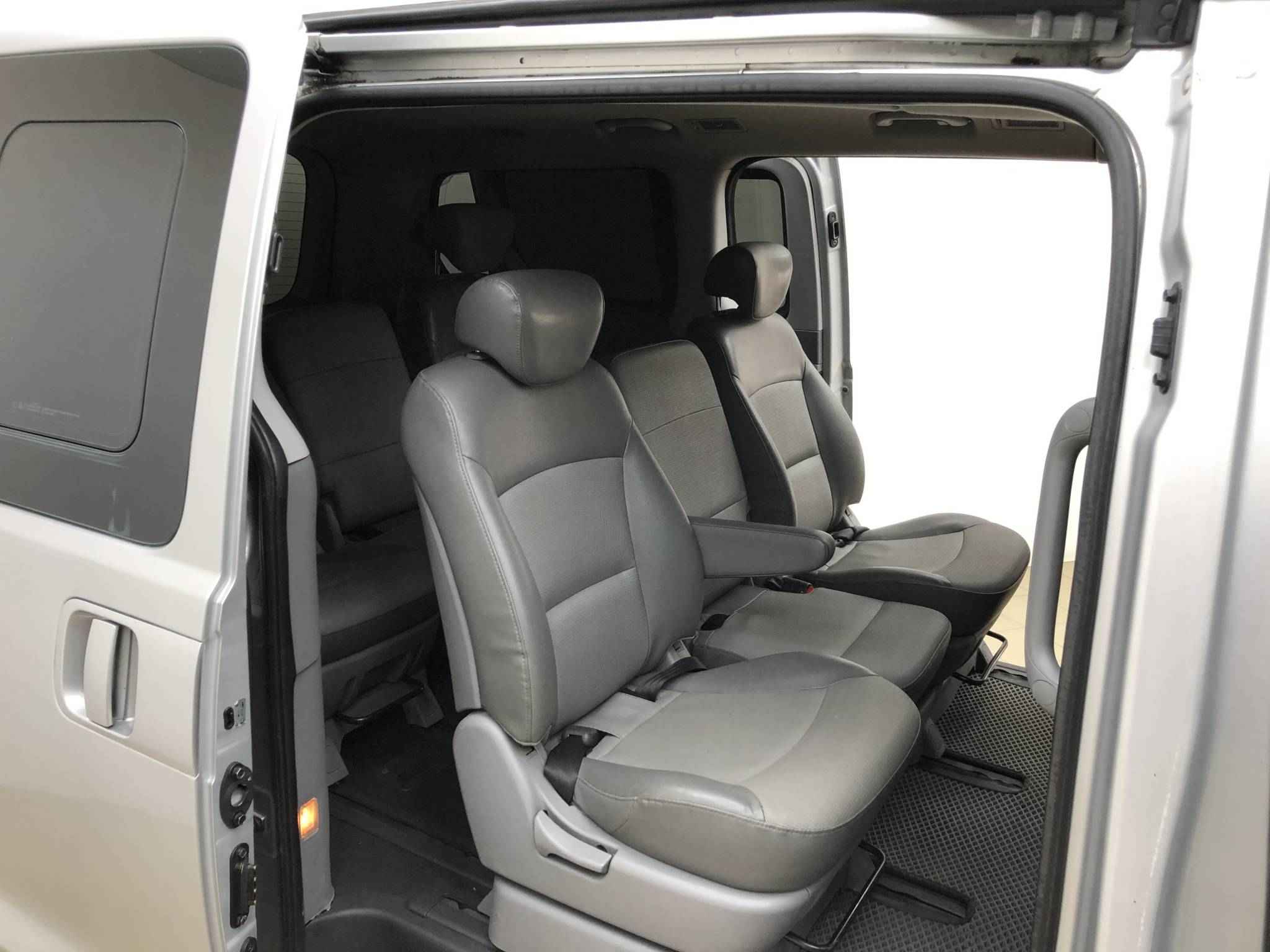 Hyundai Grand Starex, I