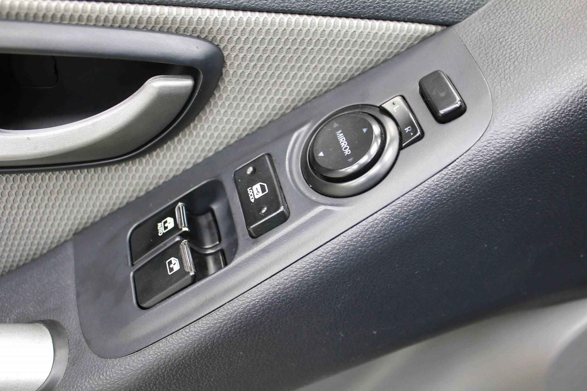 Hyundai Grand Starex, I