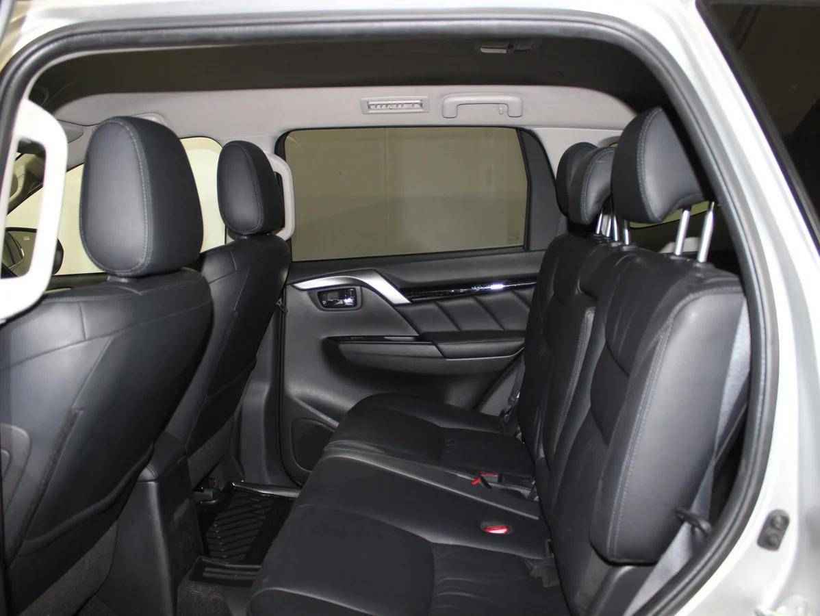 Mitsubishi Pajero Sport, III