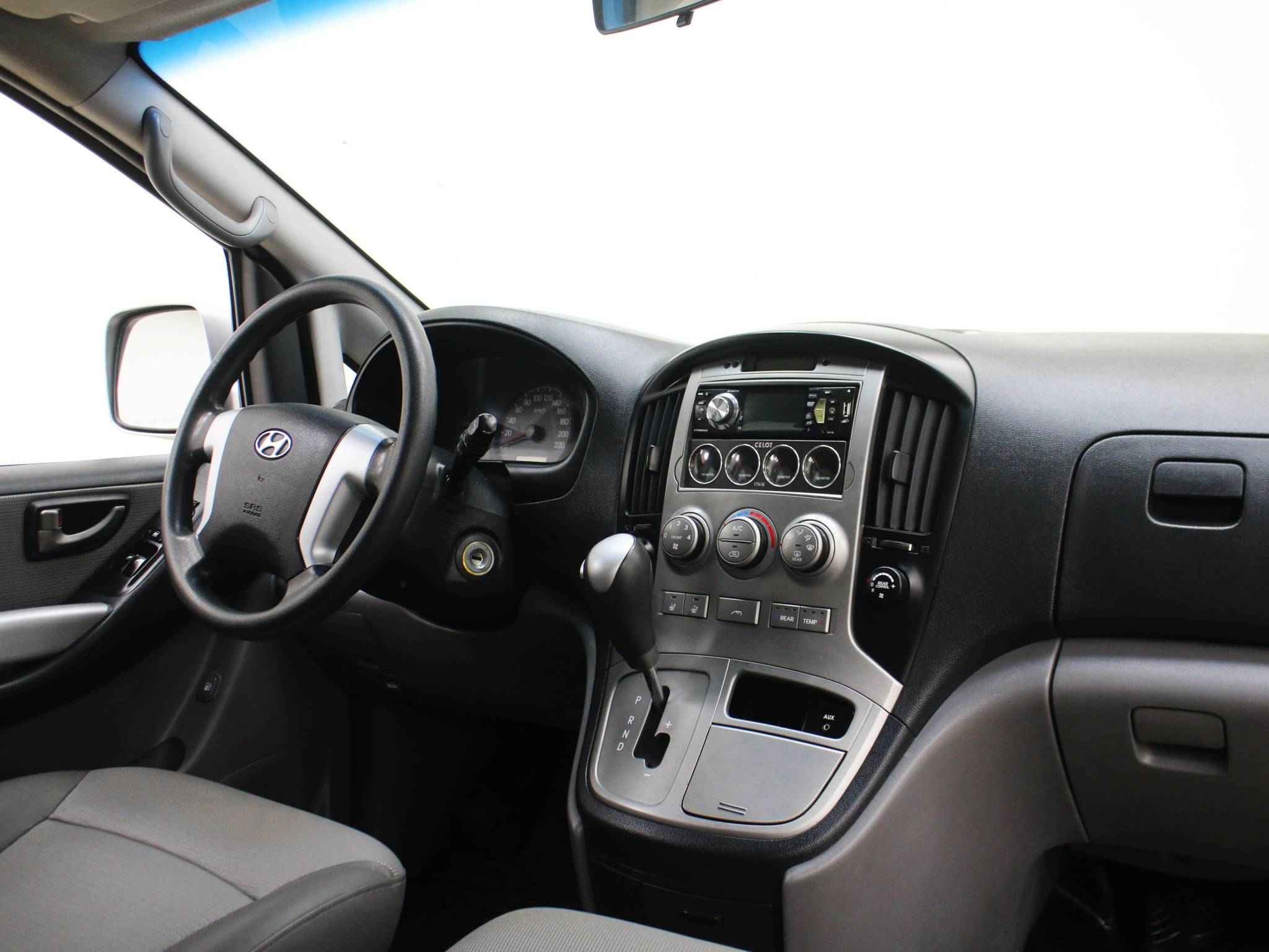 Hyundai Grand Starex, I