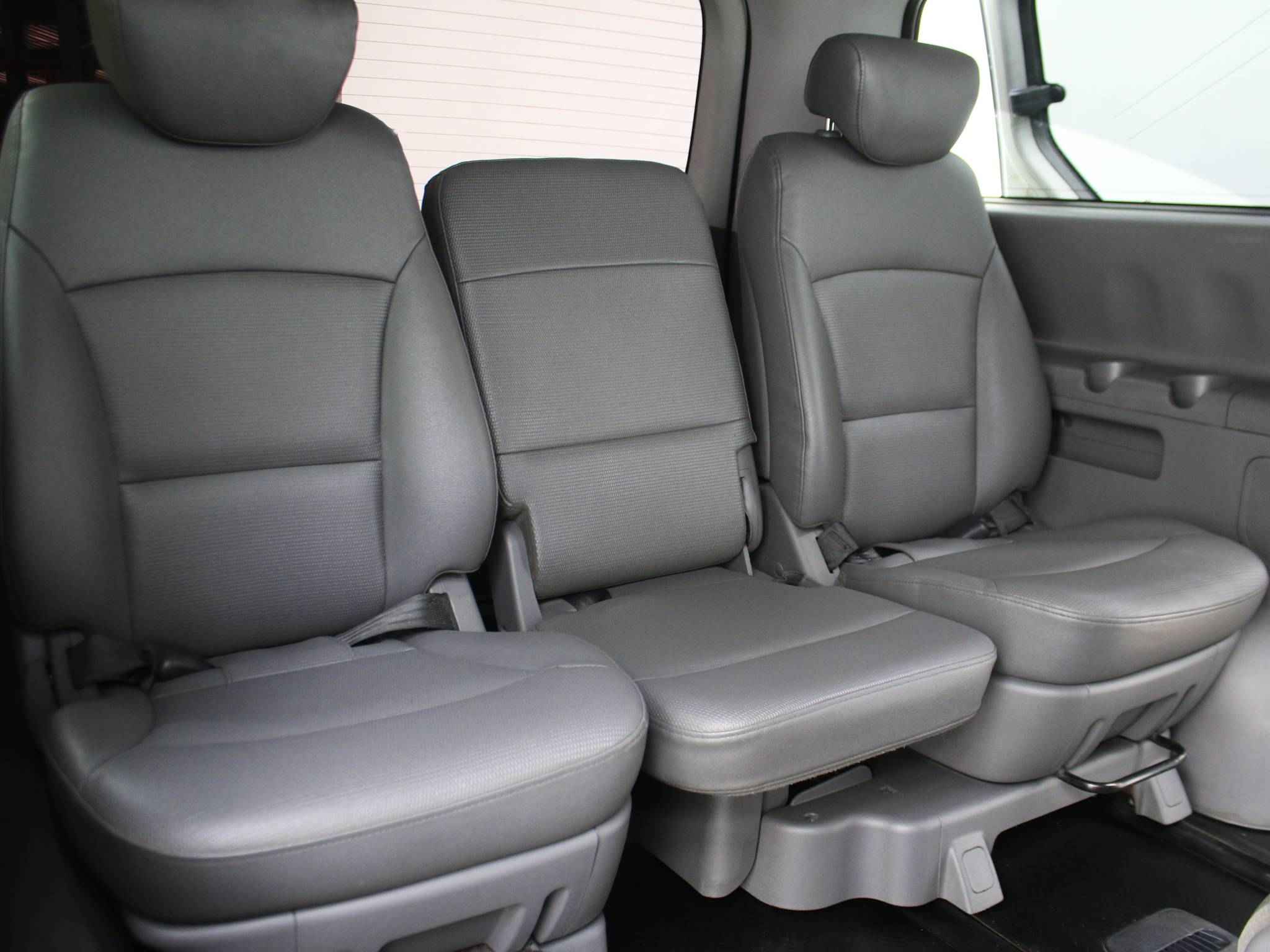 Hyundai Grand Starex, I