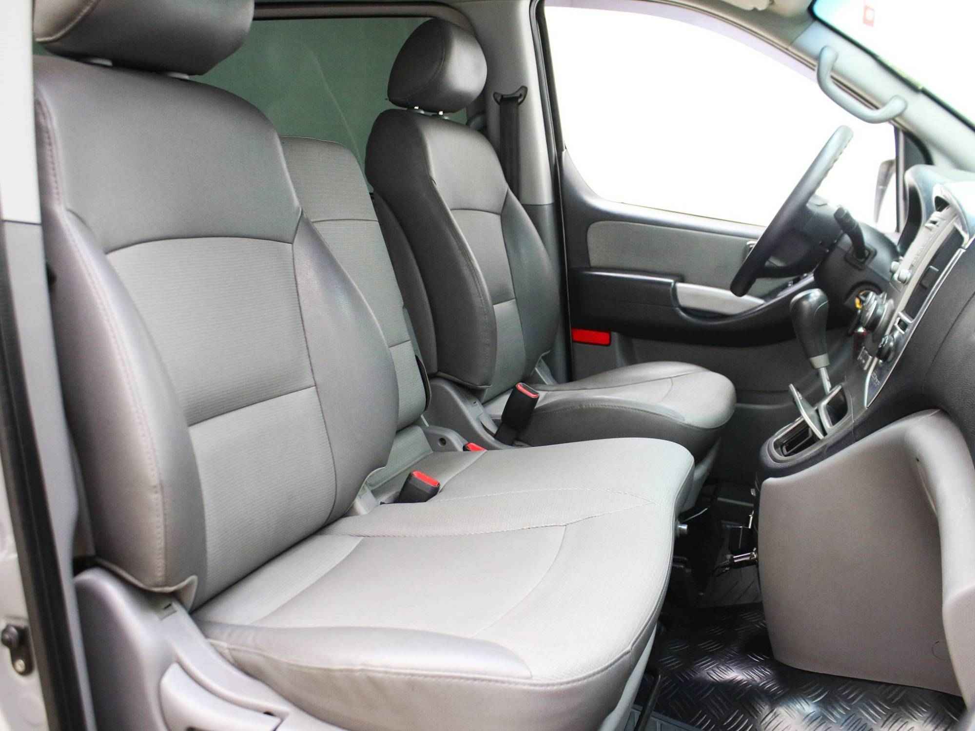 Hyundai Grand Starex, I