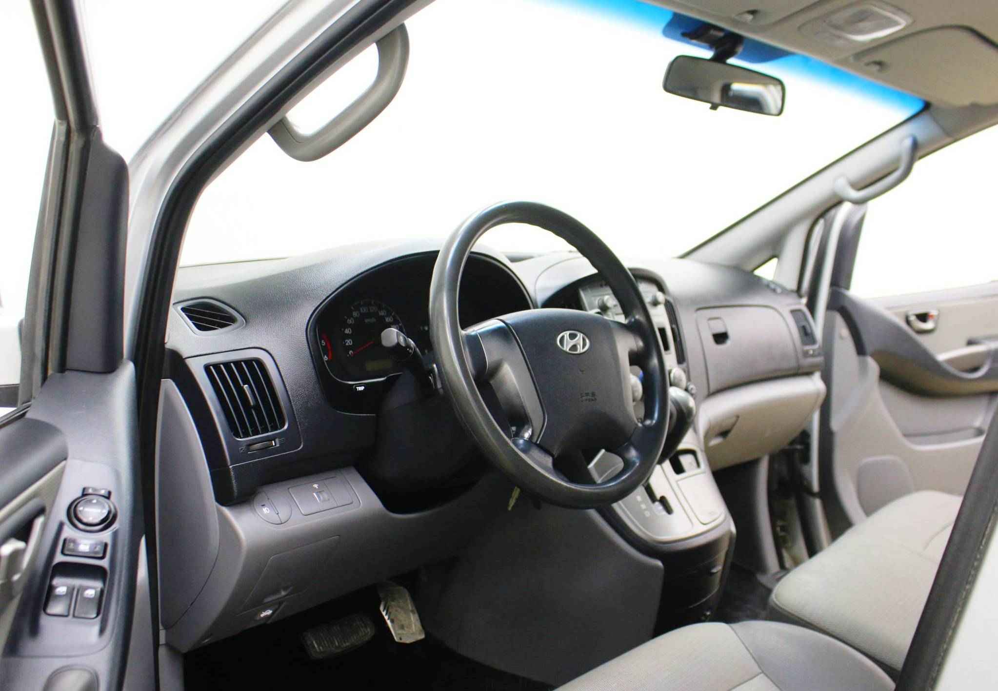 Hyundai Grand Starex, I