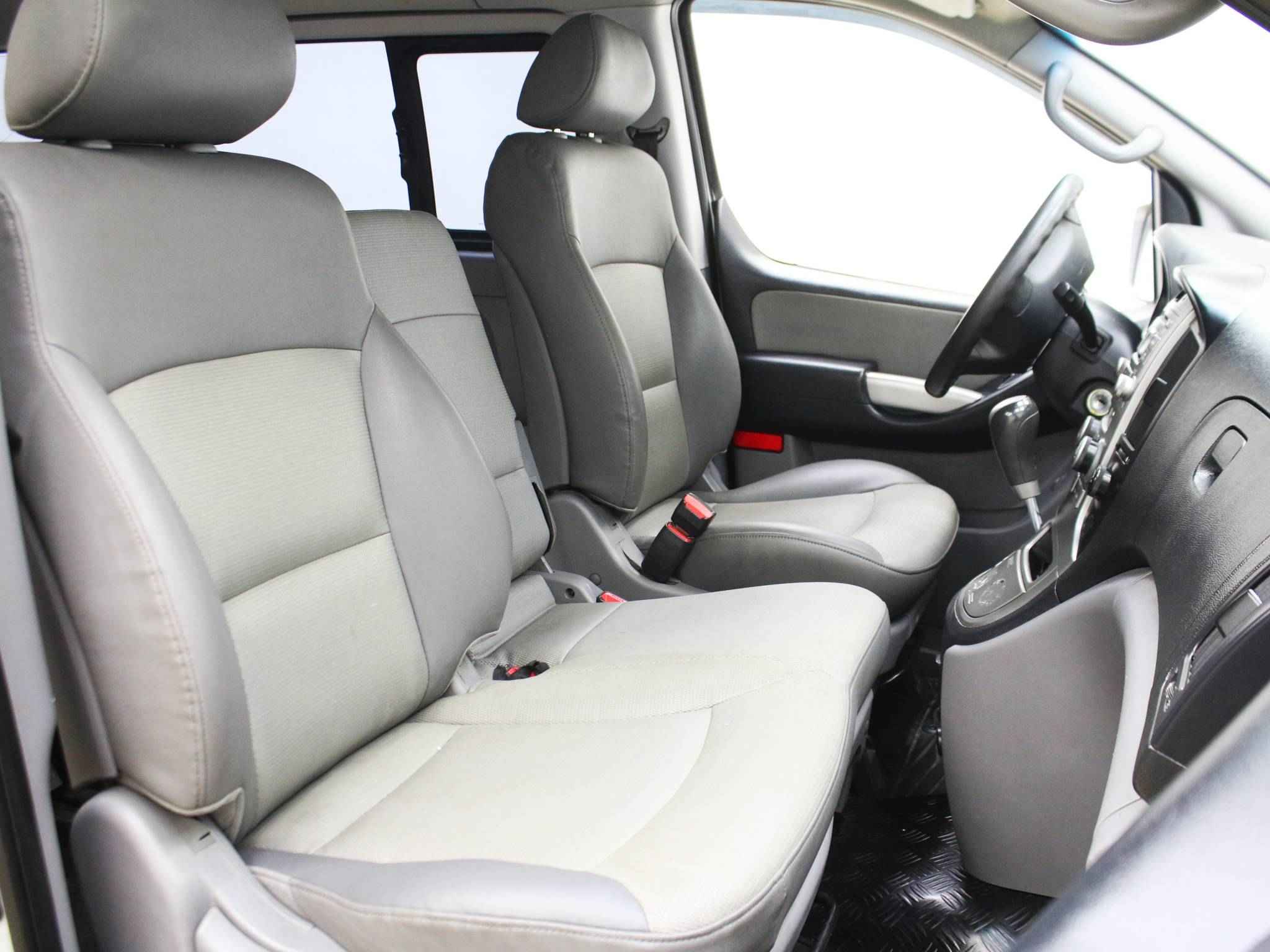 Hyundai Grand Starex, I