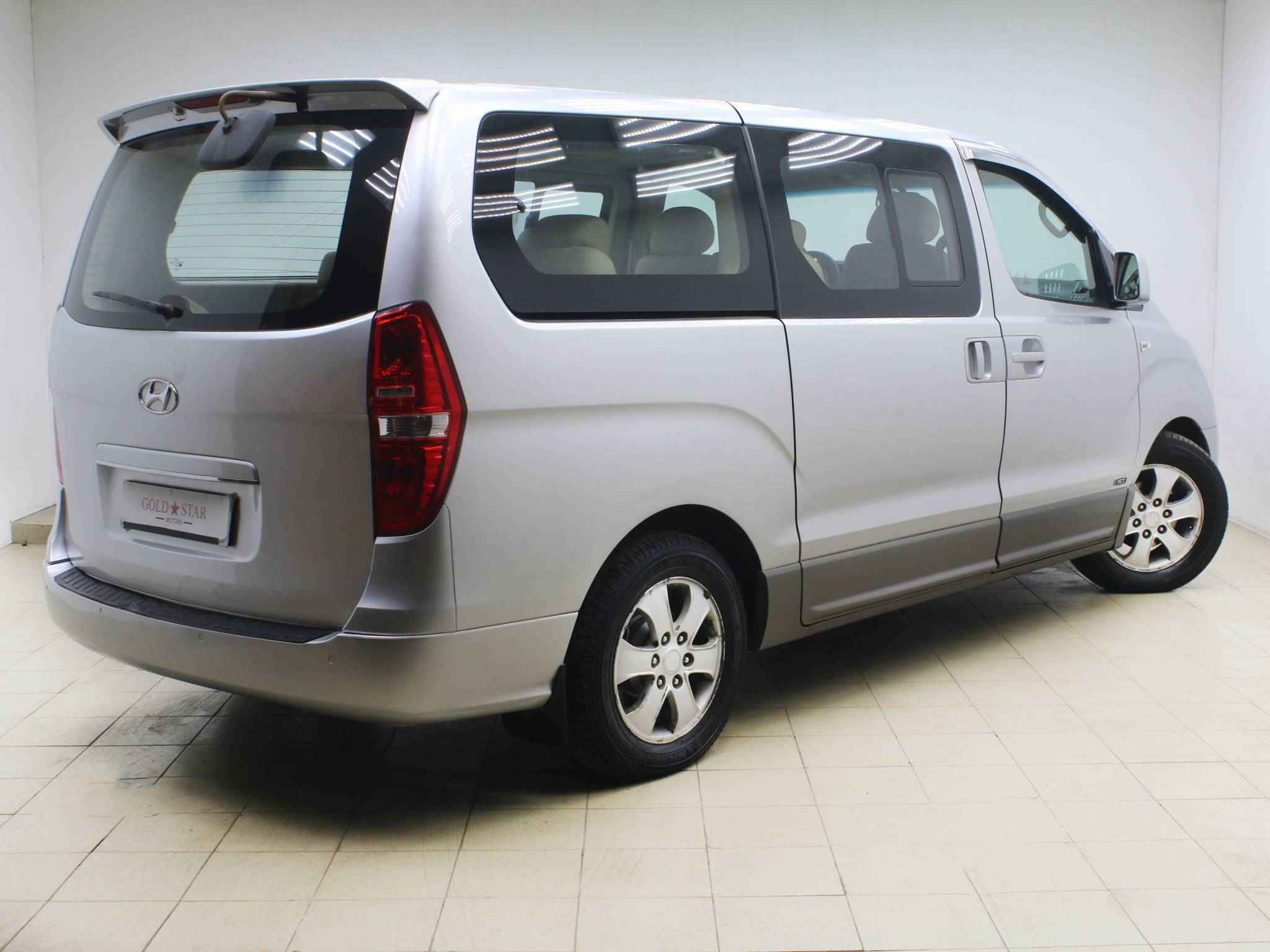 Hyundai Grand Starex, I