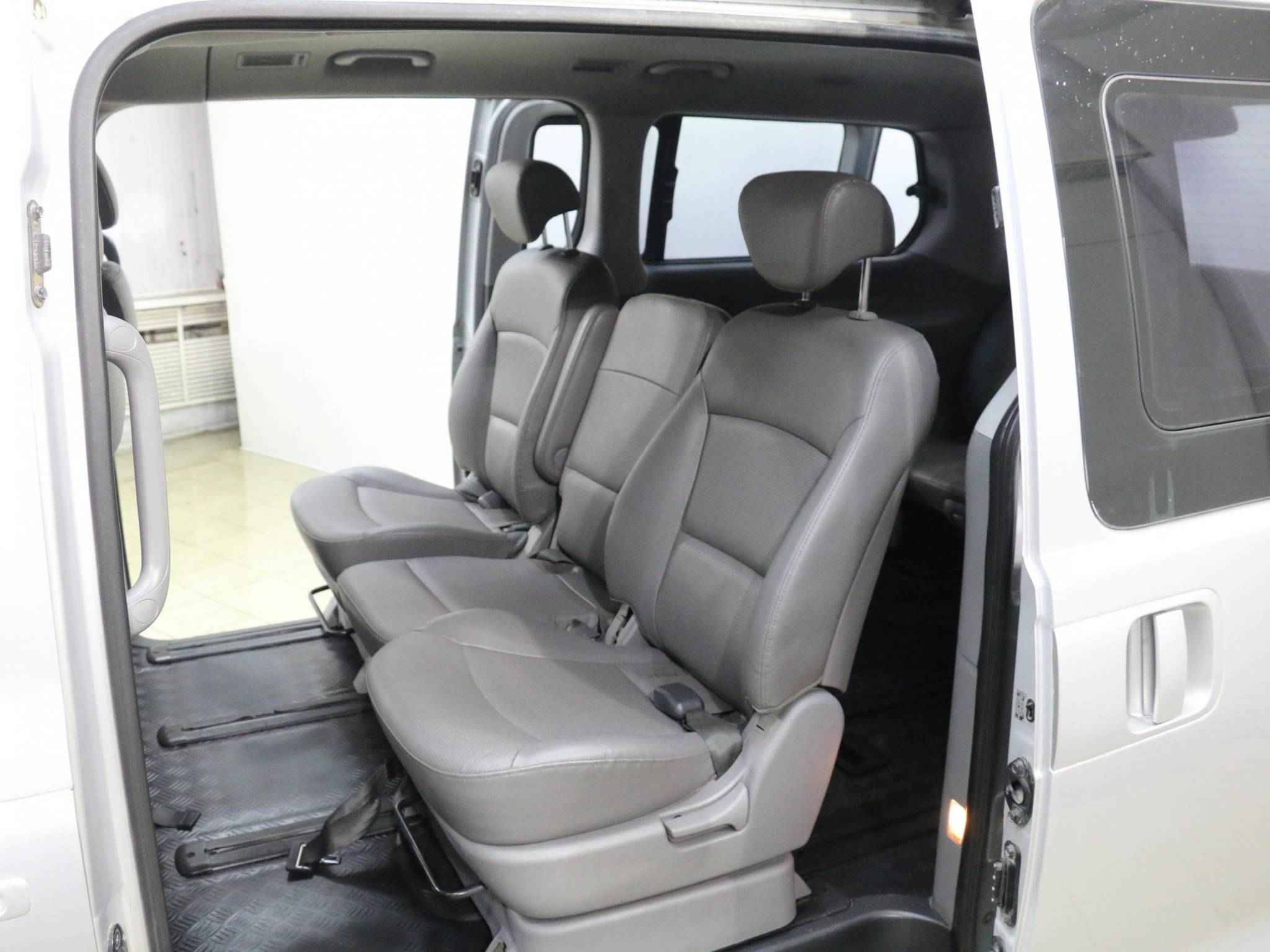 Hyundai Grand Starex, I