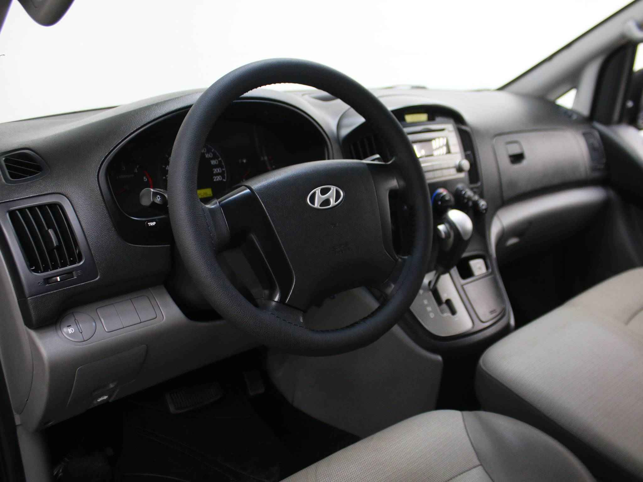 Hyundai Grand Starex, I