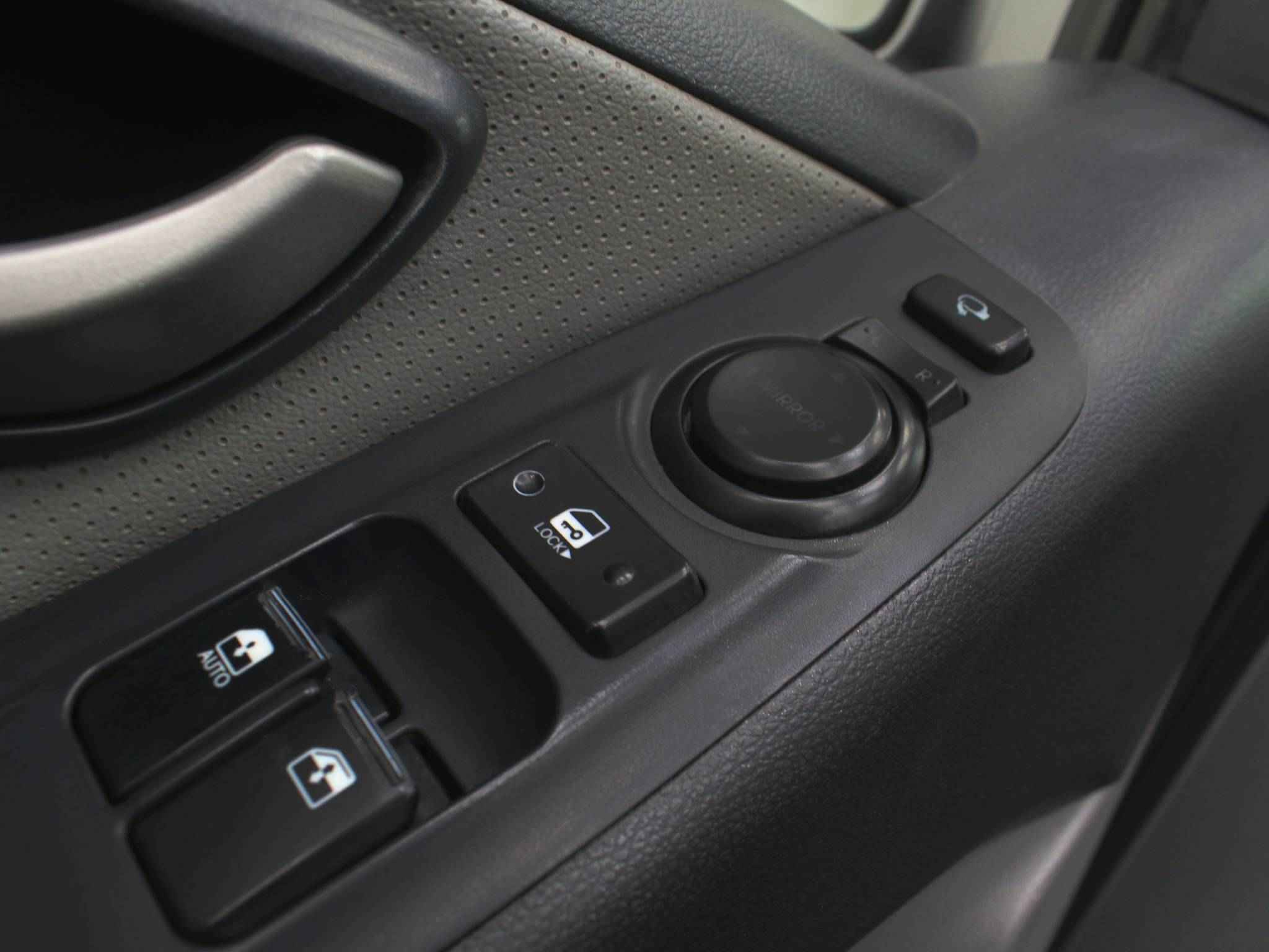 Hyundai Grand Starex, I