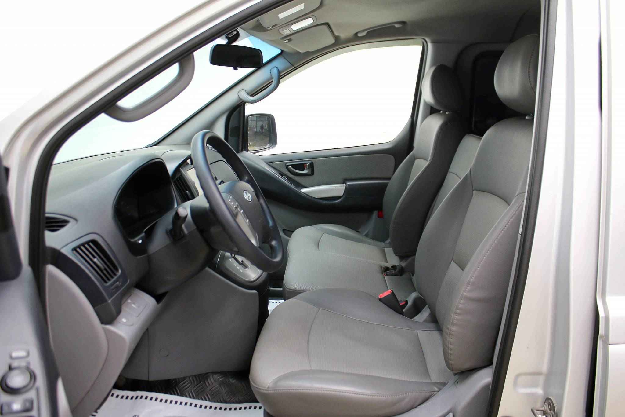 Hyundai Grand Starex, I