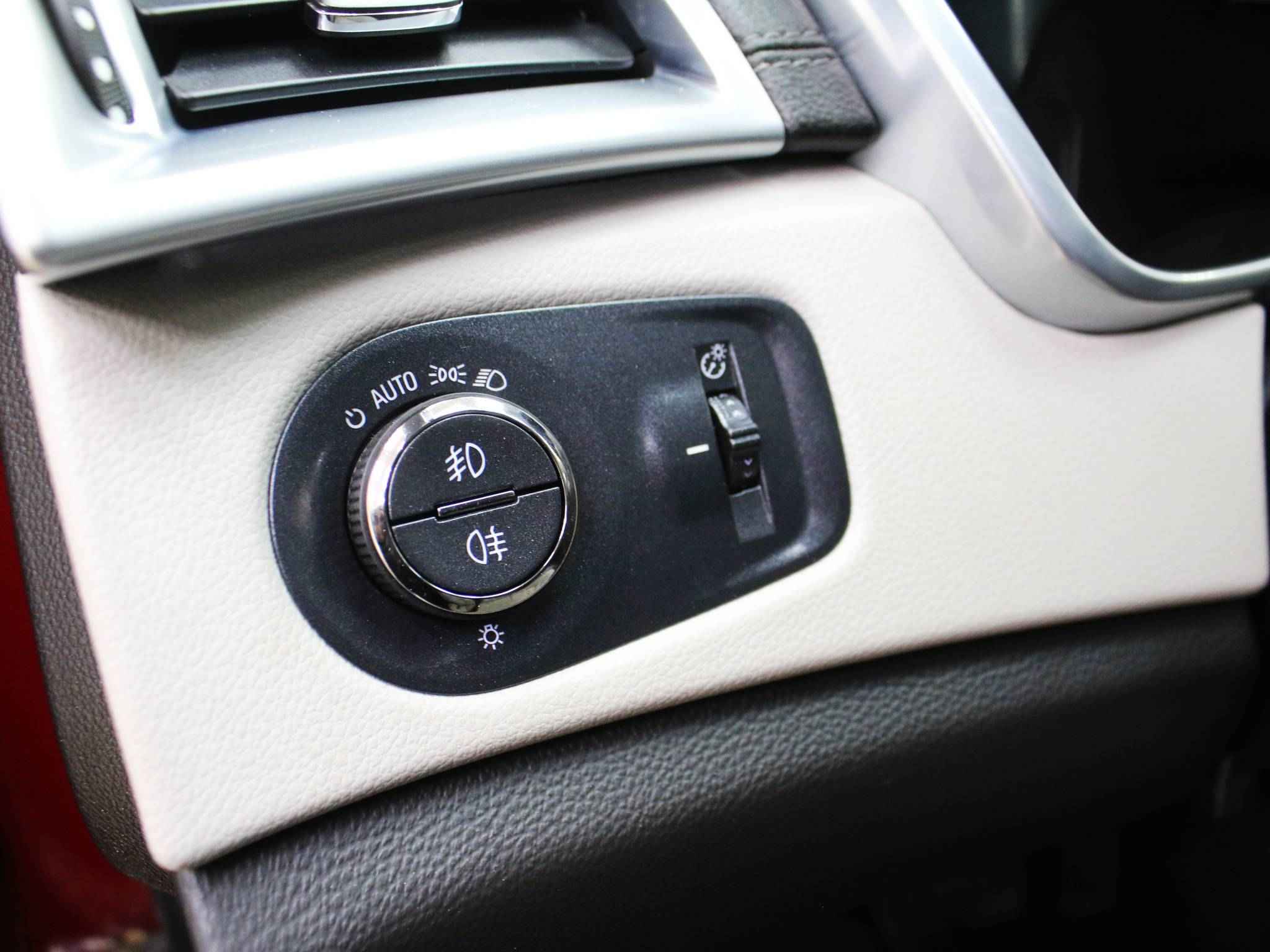 Cadillac SRX, II Рестайлинг