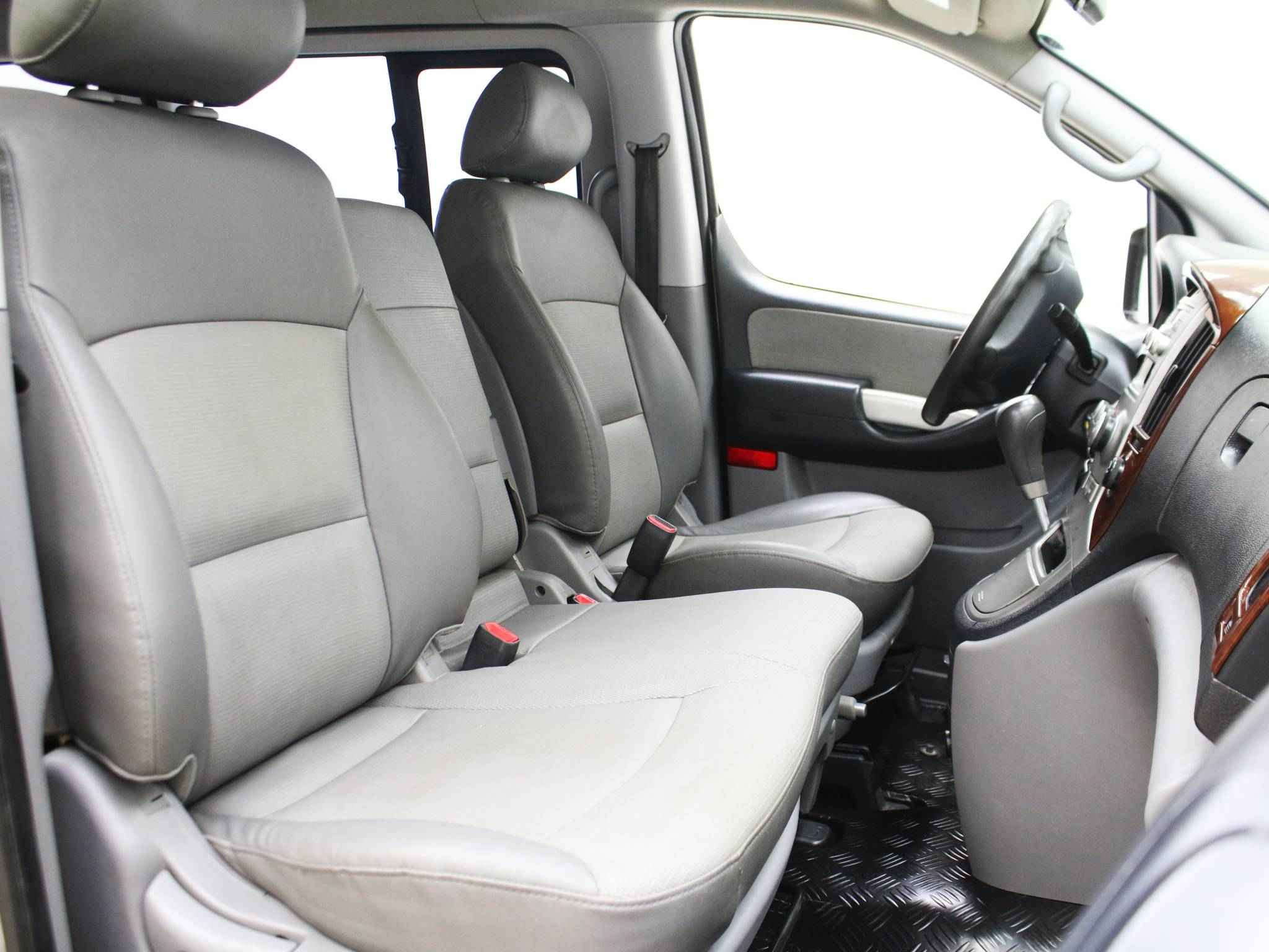 Hyundai Grand Starex, I