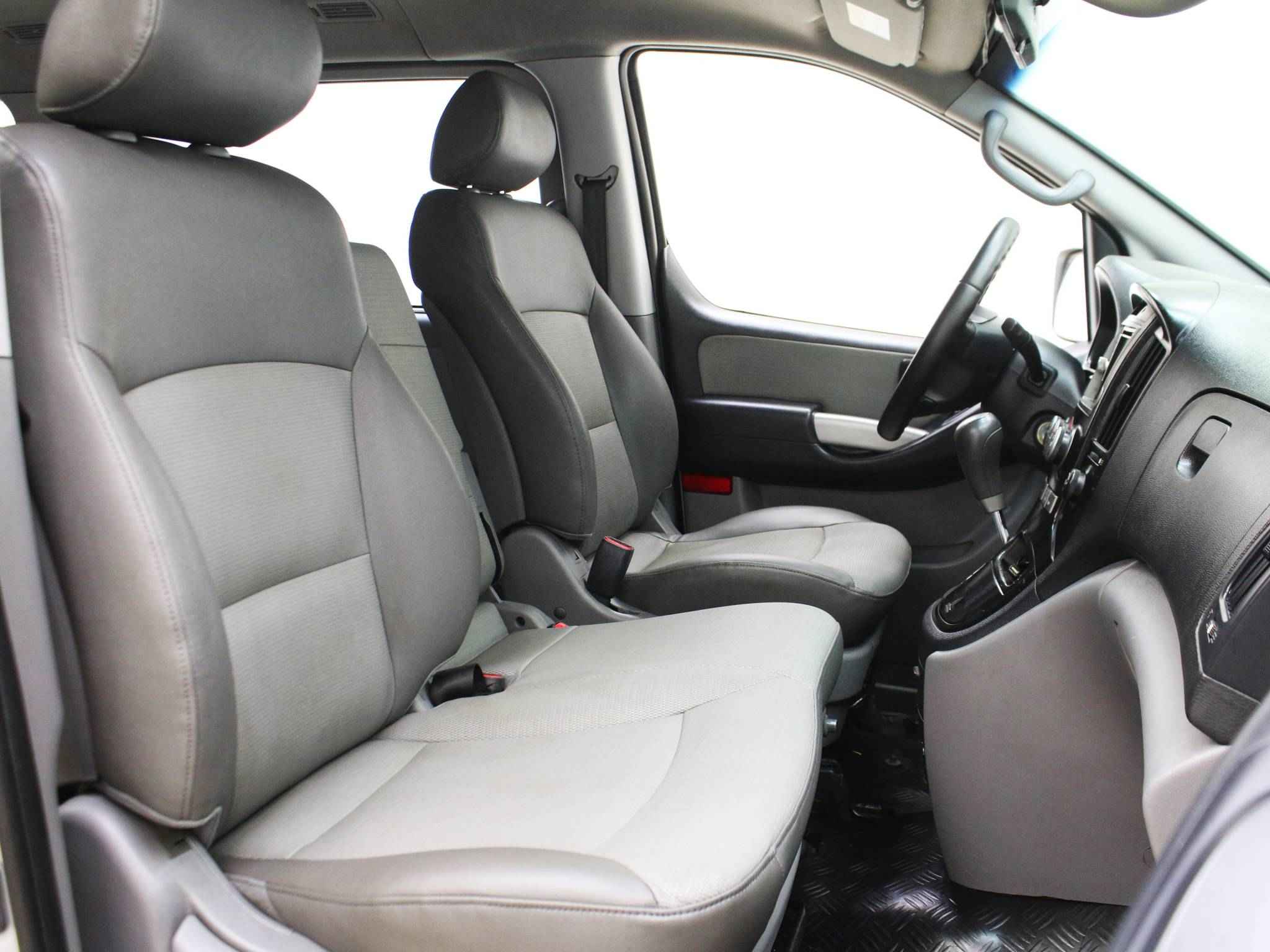 Hyundai Grand Starex, I