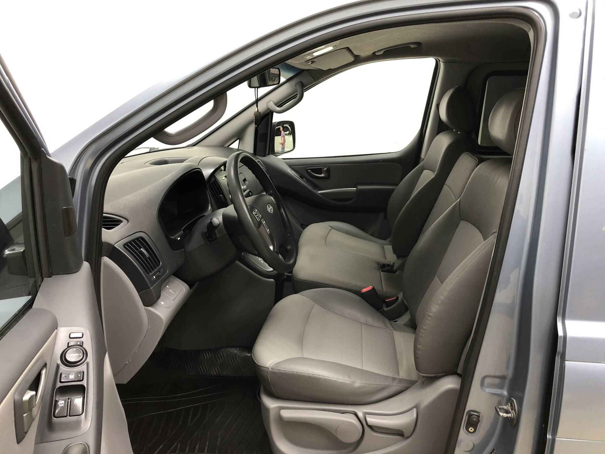 Hyundai Grand Starex, I