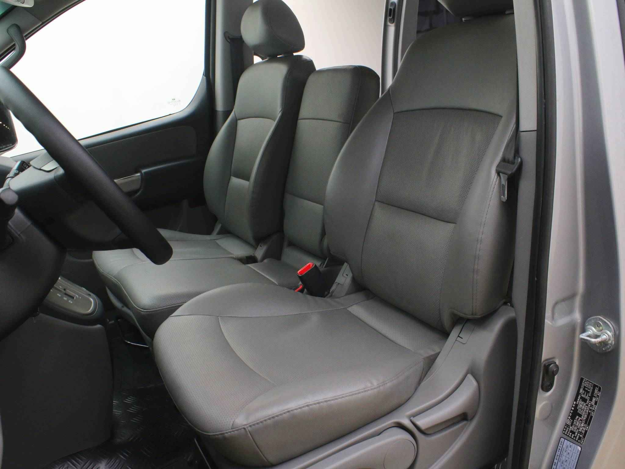 Hyundai Grand Starex, I