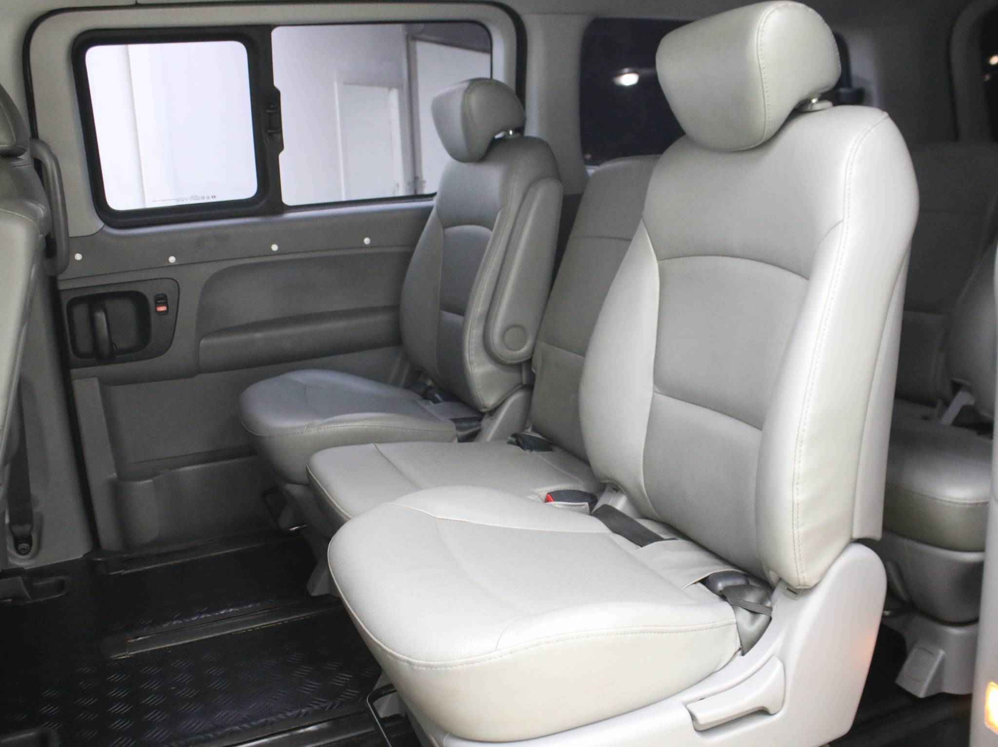 Hyundai Grand Starex, I