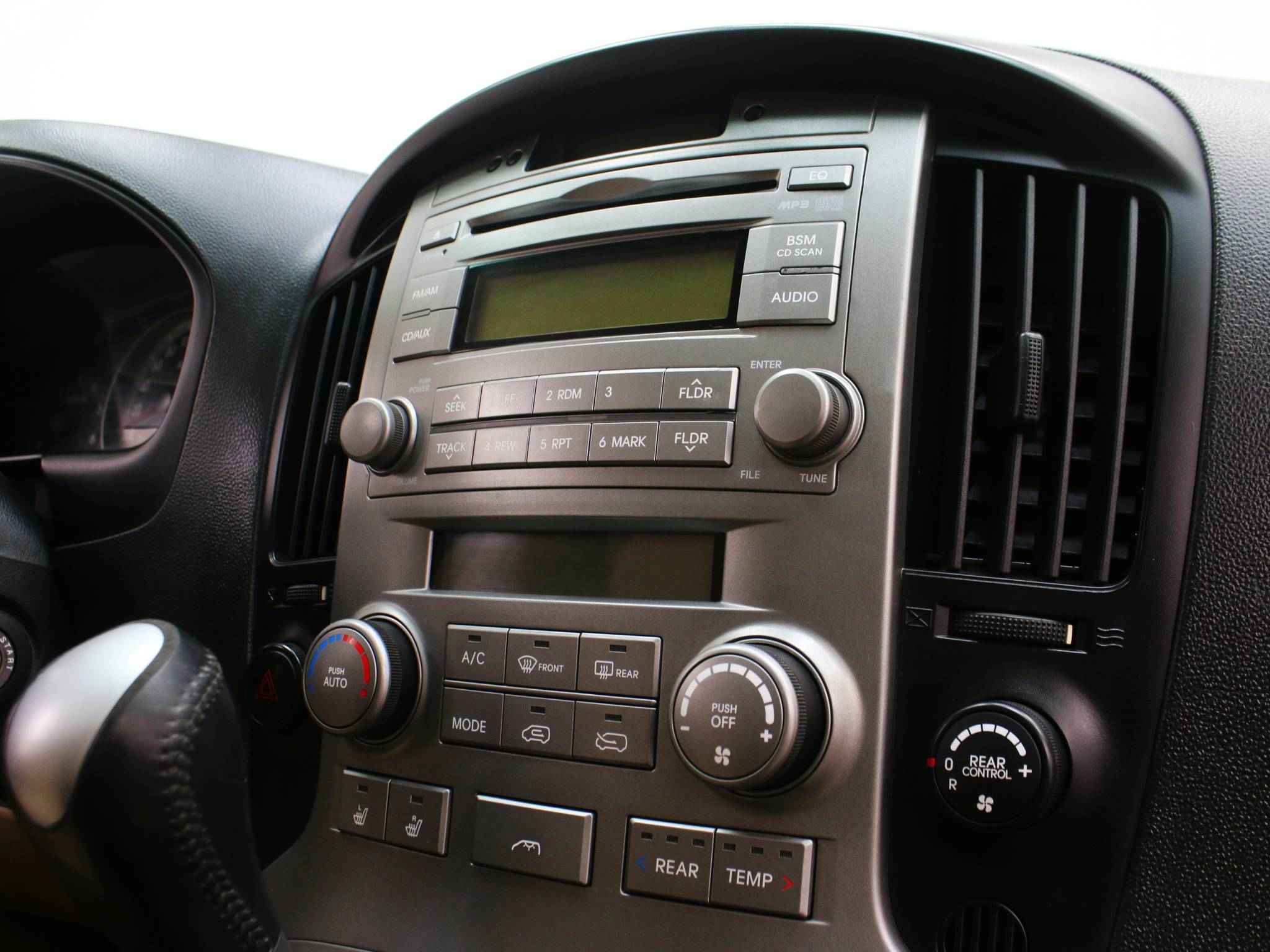 Hyundai Grand Starex, I