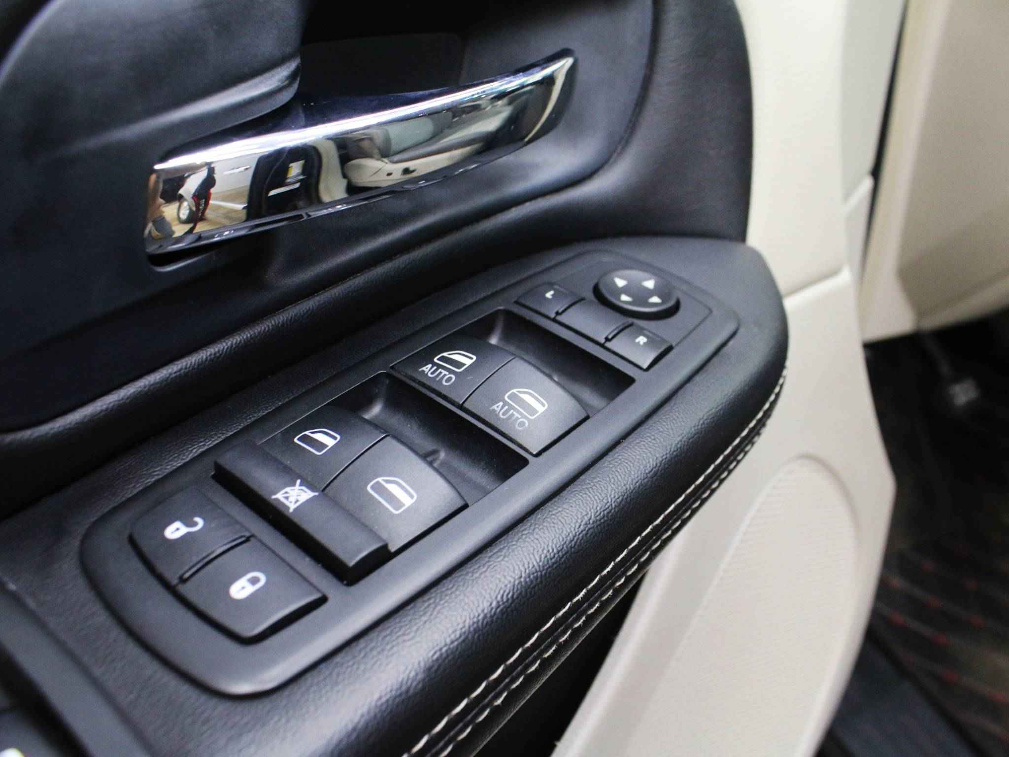 Chrysler Town & Country, V Рестайлинг