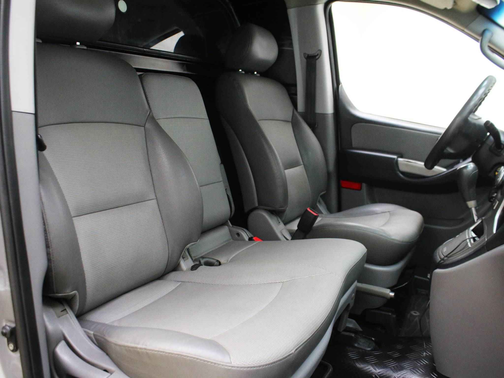 Hyundai Grand Starex, I