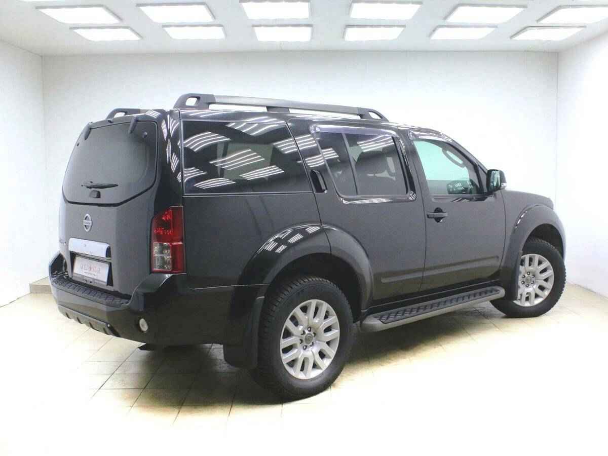 Nissan Pathfinder, III